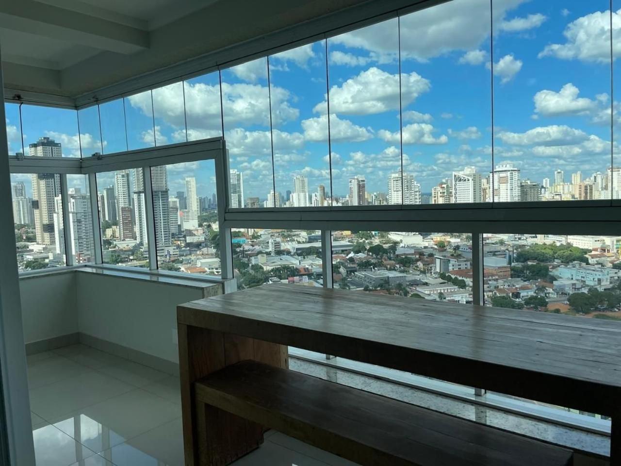Moderno Flat com vista para o Parque Vaca Brava