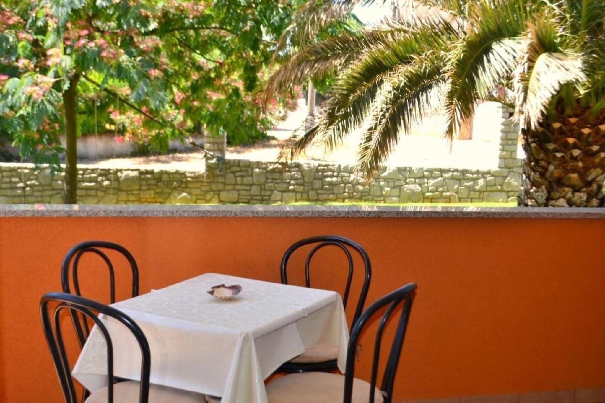 Klimatisierte Wohnung in Zambratija mit Gepflegtem Garten