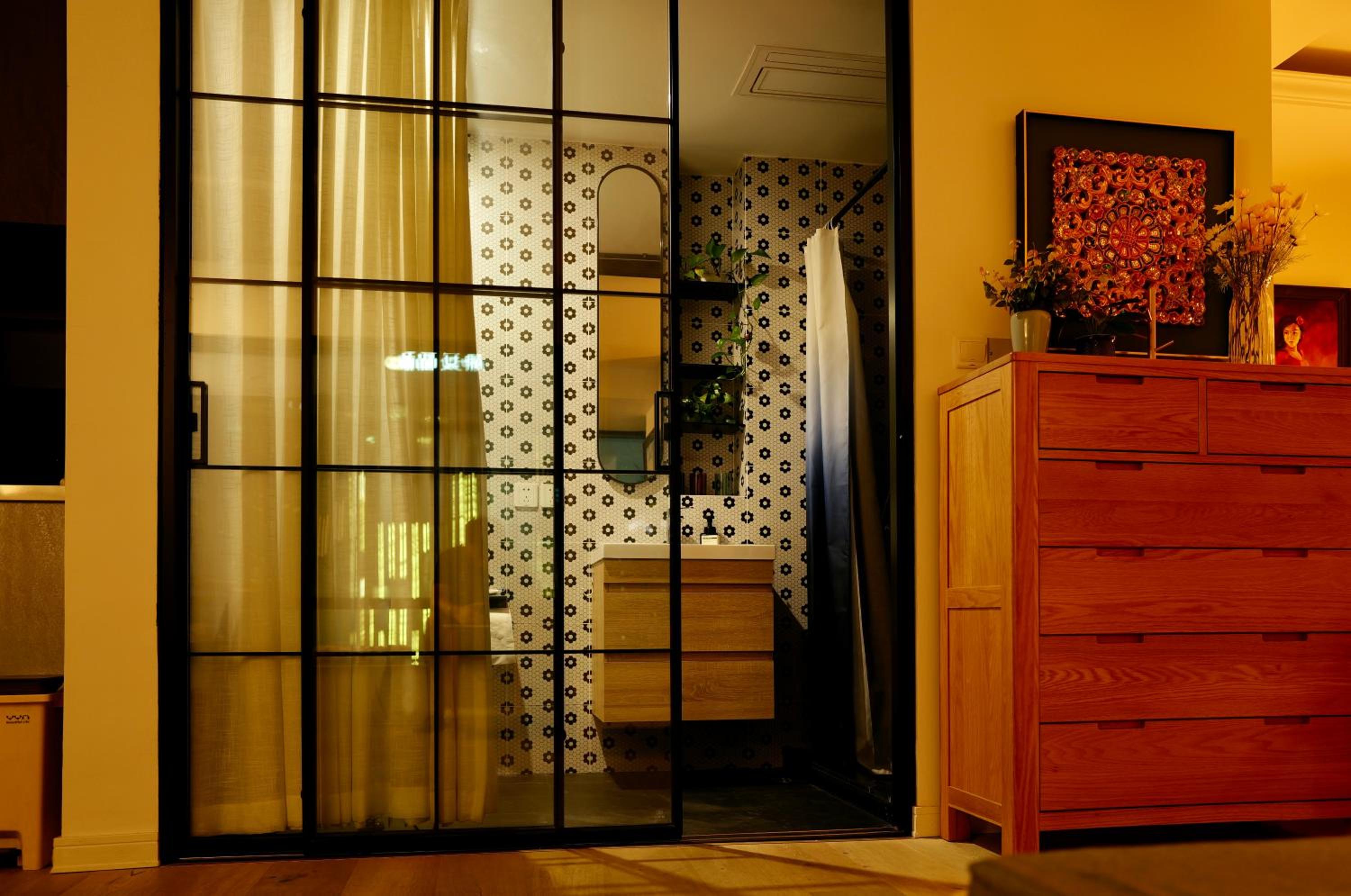 J'an golden room