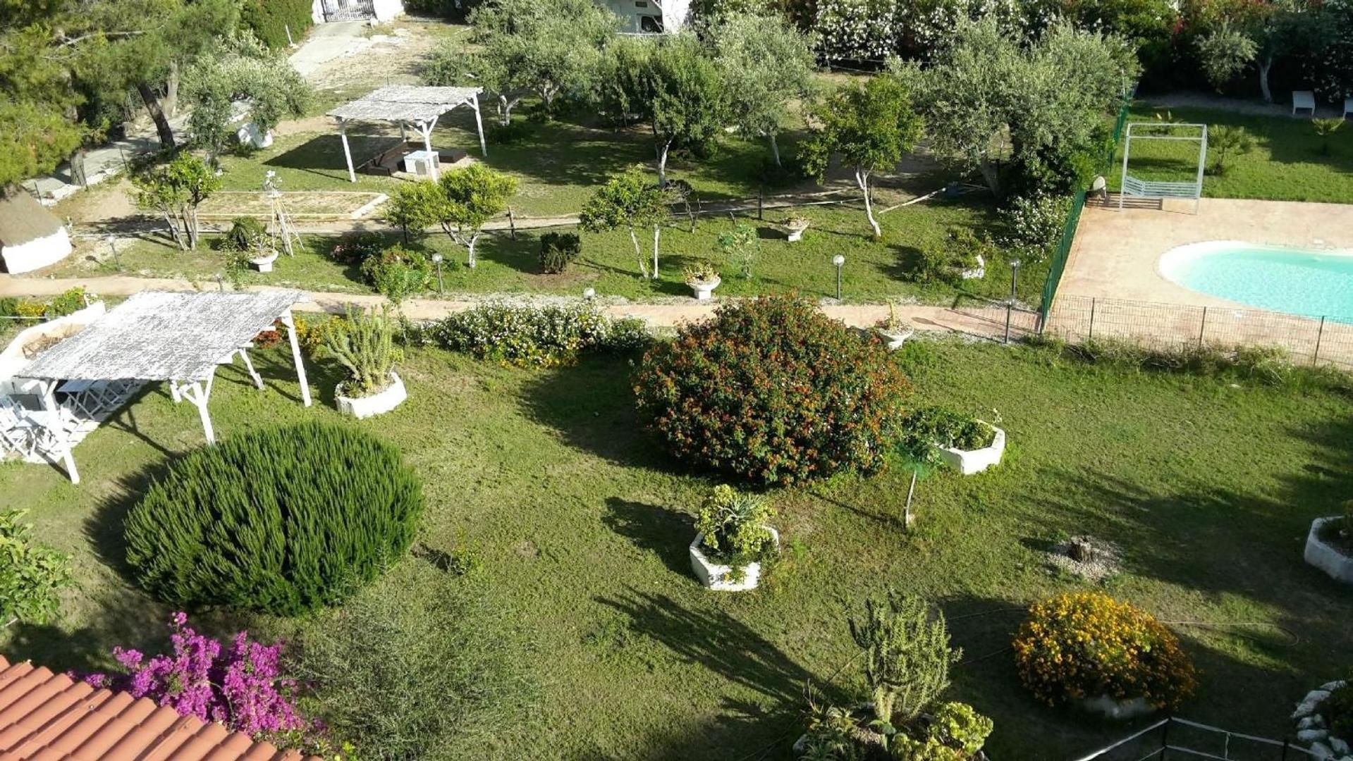 Charmante Ferienwohnung in Badesi mit Terrasse, Garten und gemeinschaftlichem Pool und Meerblick