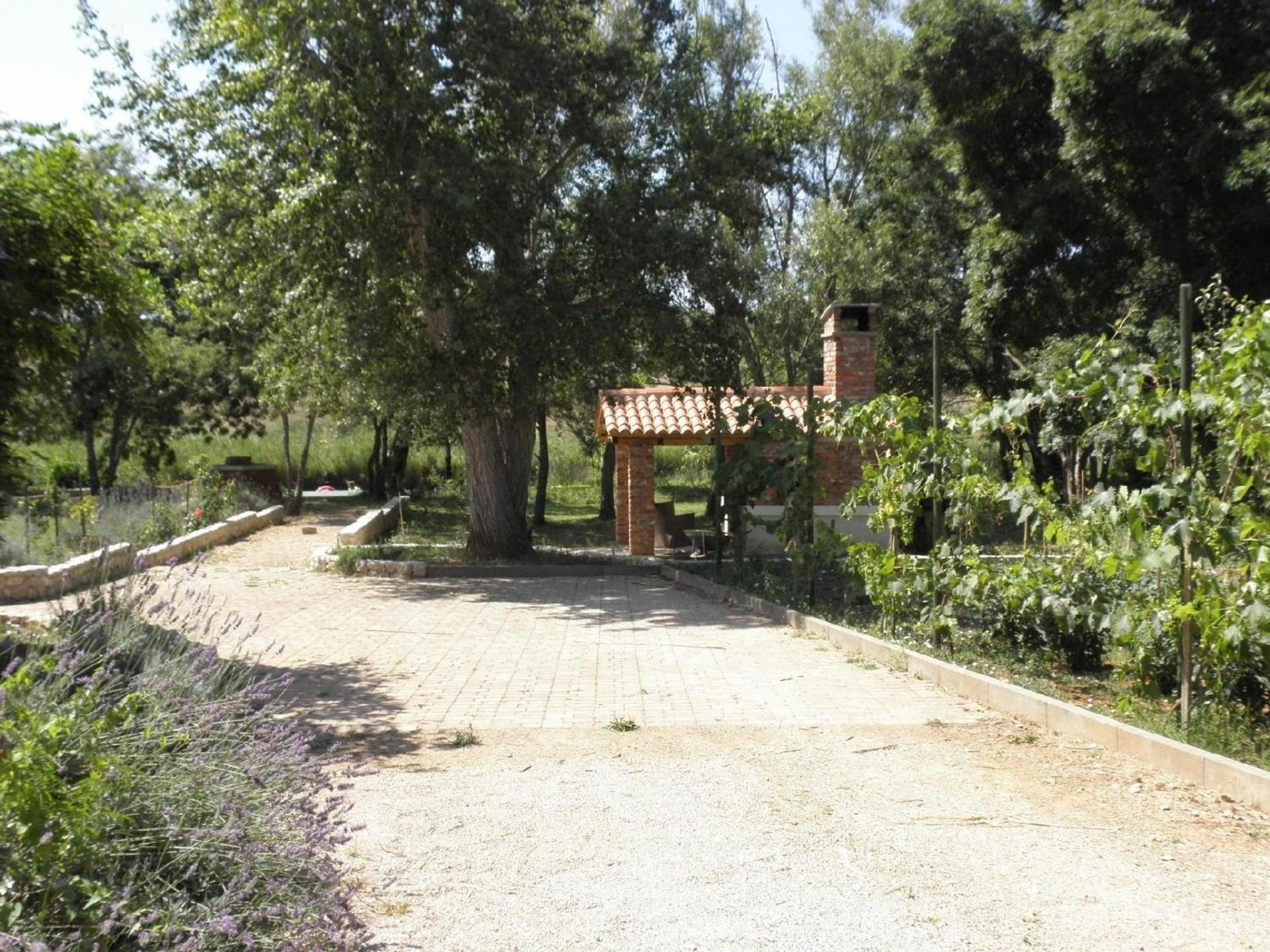 Am Fluss Gelegenes Haus Mit Galerieschlafplätzen