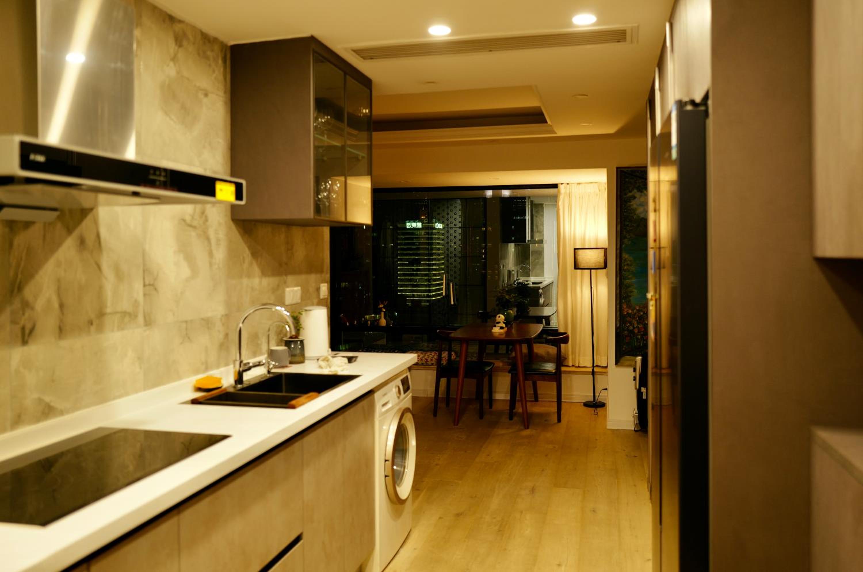 J'an golden room