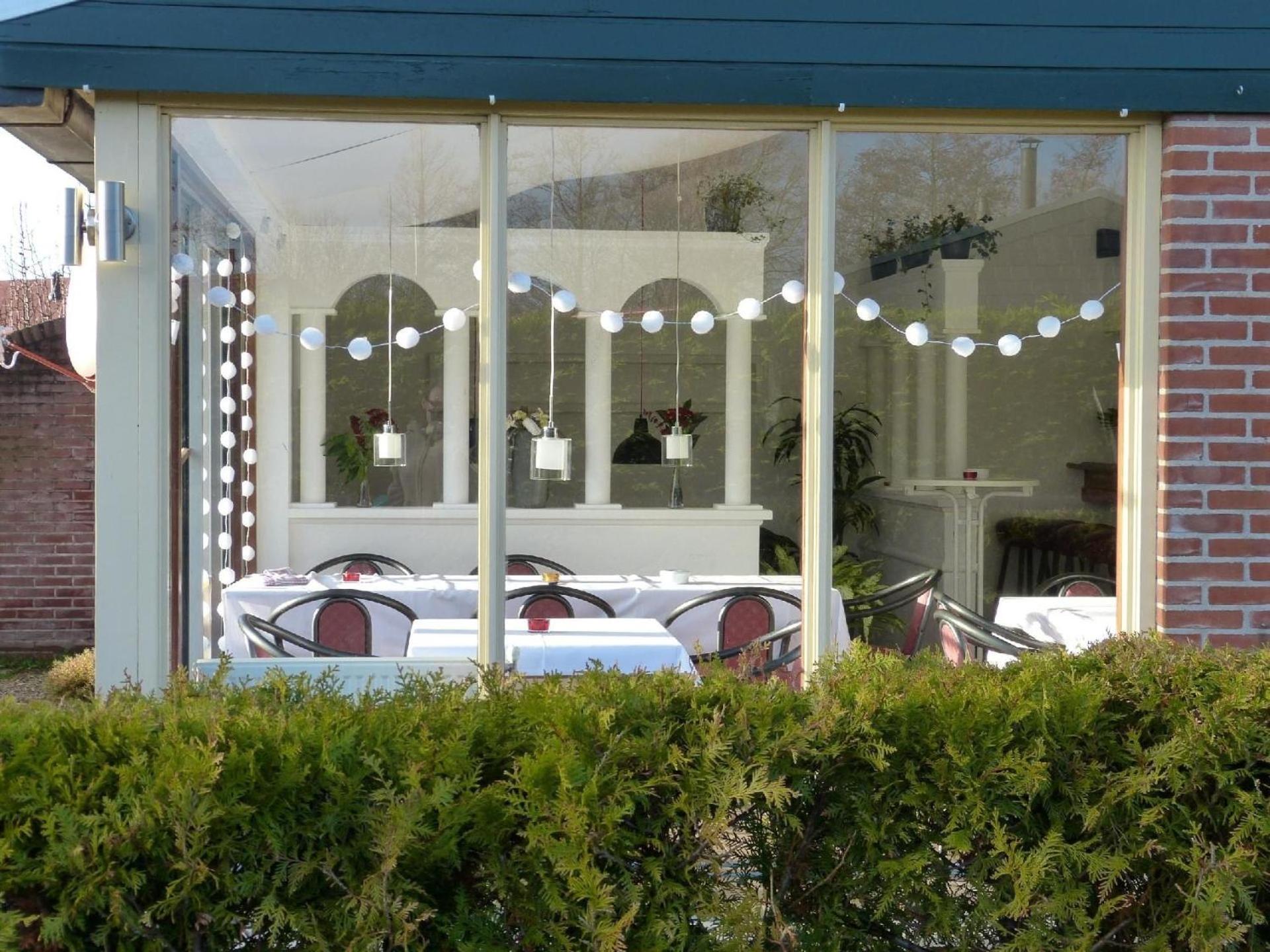 Ferienbungalow mit Terrasse in einem kleinen Ferienpark mit See view 5
