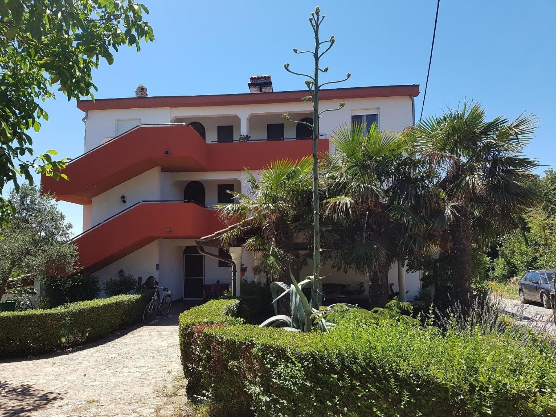 Ganze Wohnung In Ližnjan Mit Möbliertem Balkon view 2