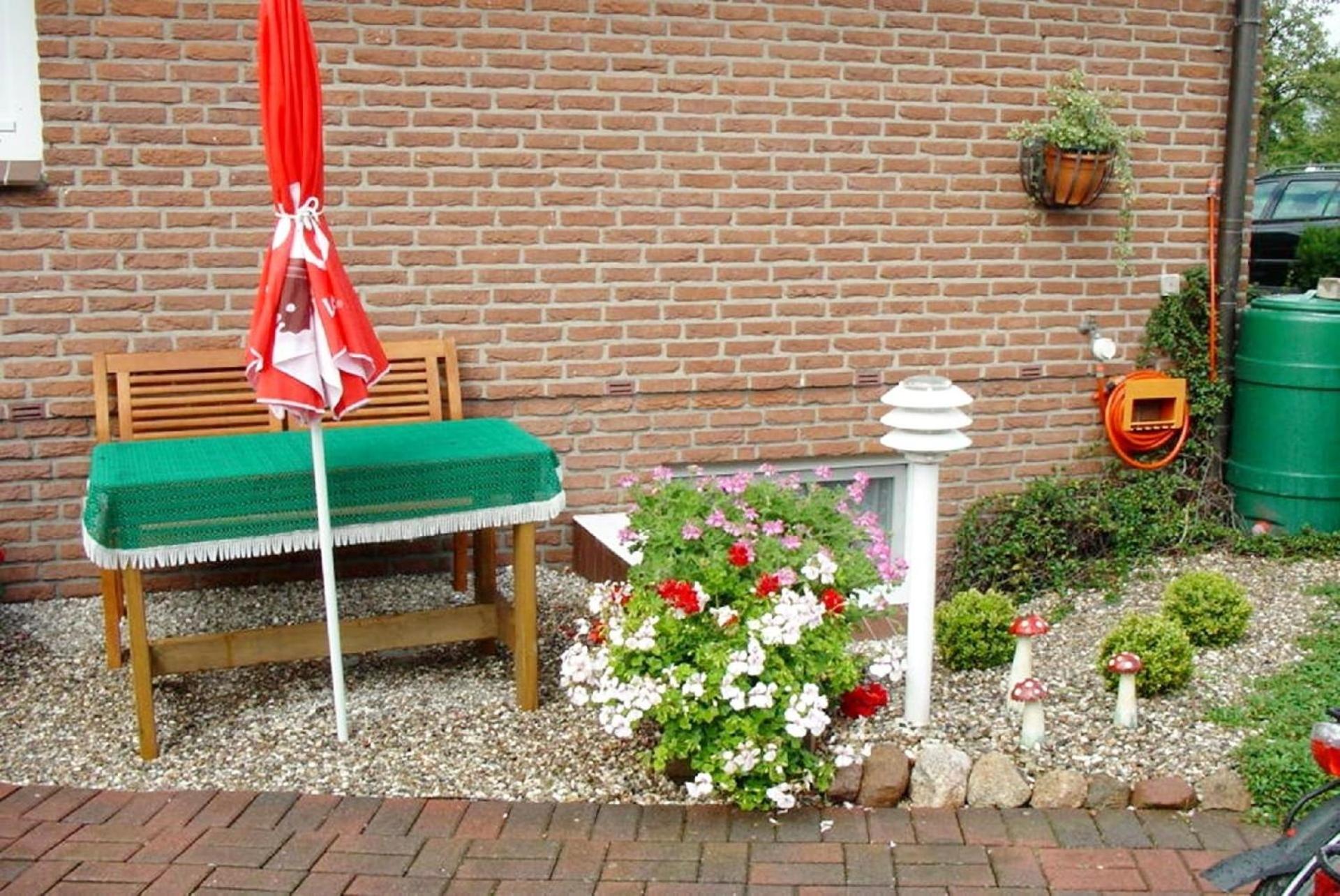 Wohnung In Neue Tiefe Mit Terrasse, Garten Und Grill