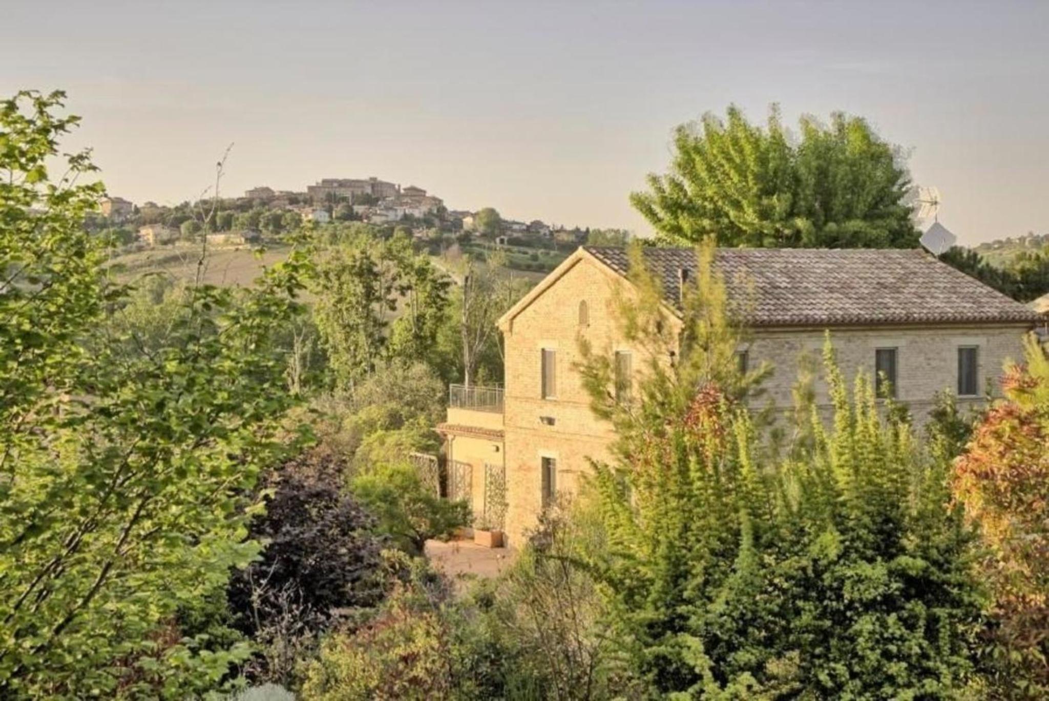 Große, historische Villa mit großem Garten view 2