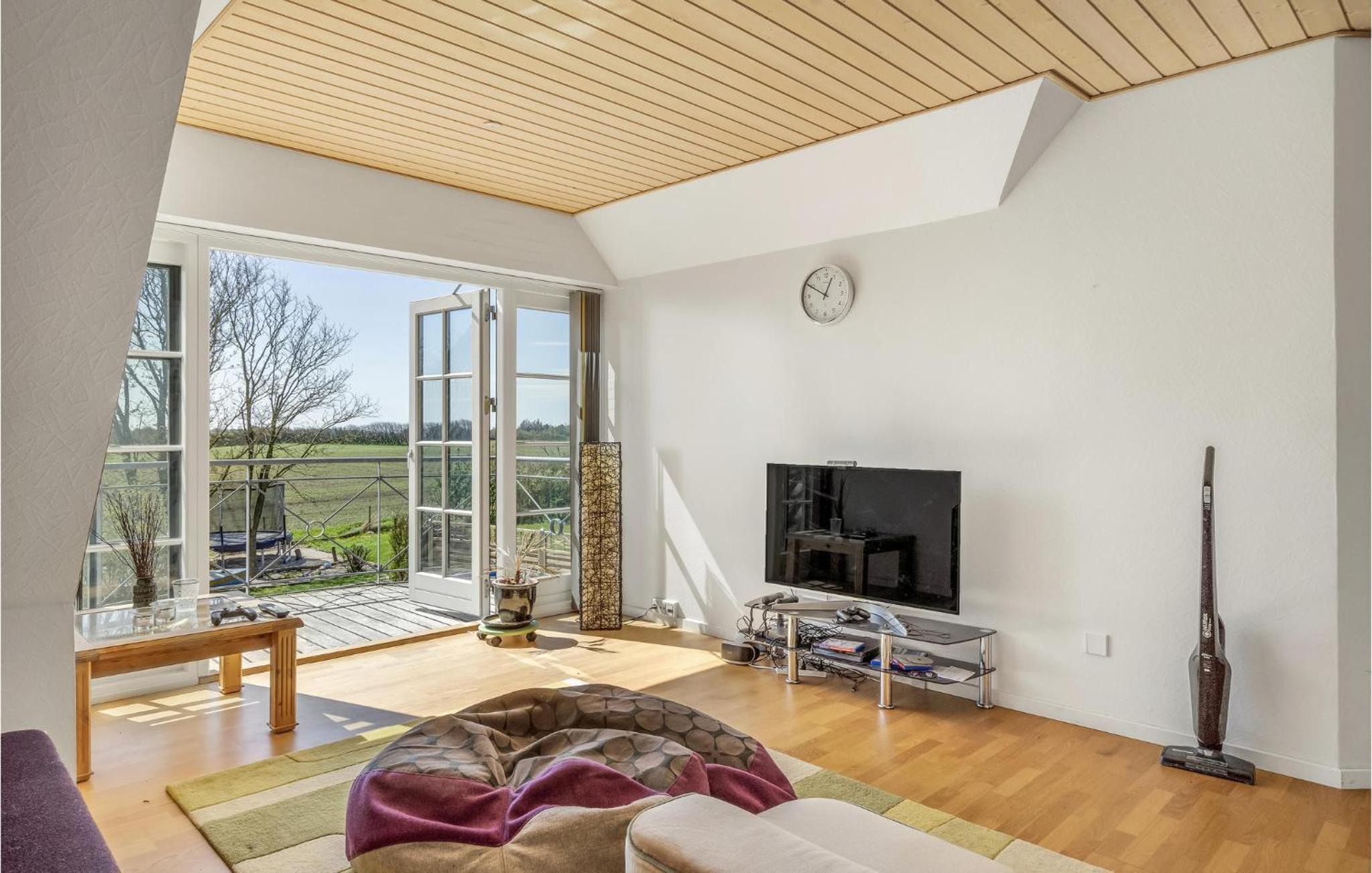 6 Bedroom Stunning Home In Spøttrup view 3