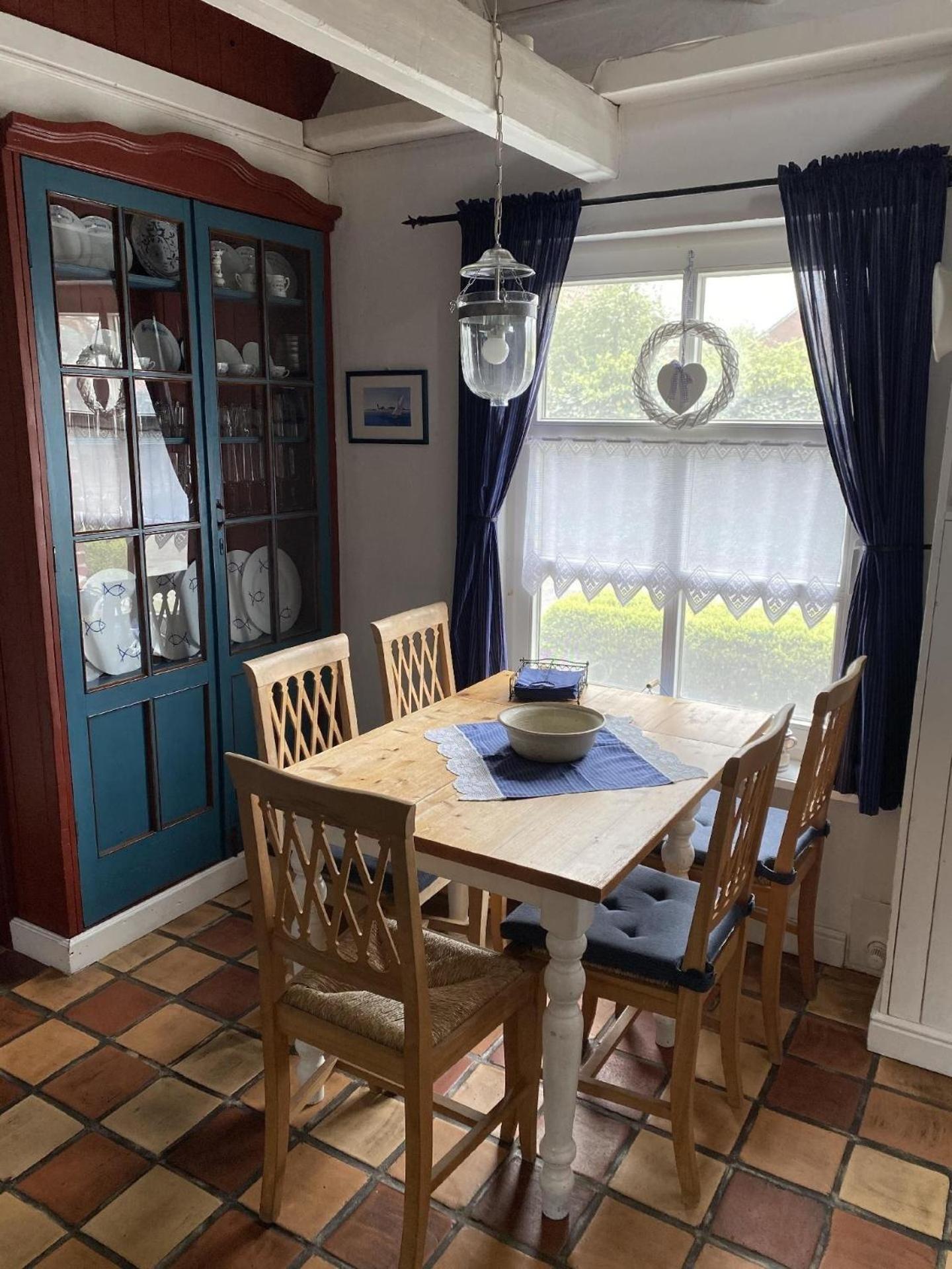 Modernisiertes und hell eingerichtetes Ferienhaus mit eigenem Garten ideal für Familien