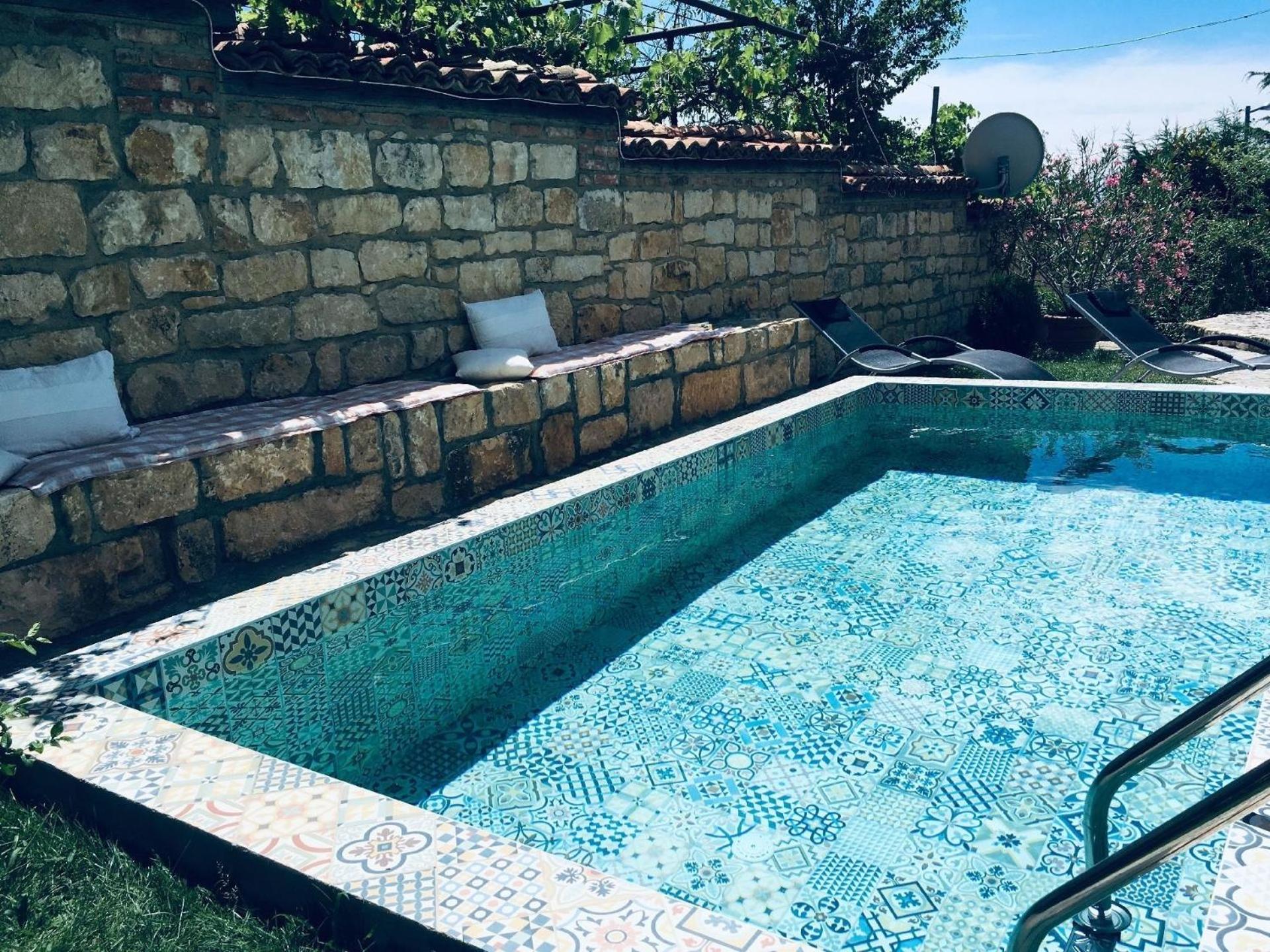 Ferienhaus auf zwei Etagen, mit Garten und überdachtem Grillplatz