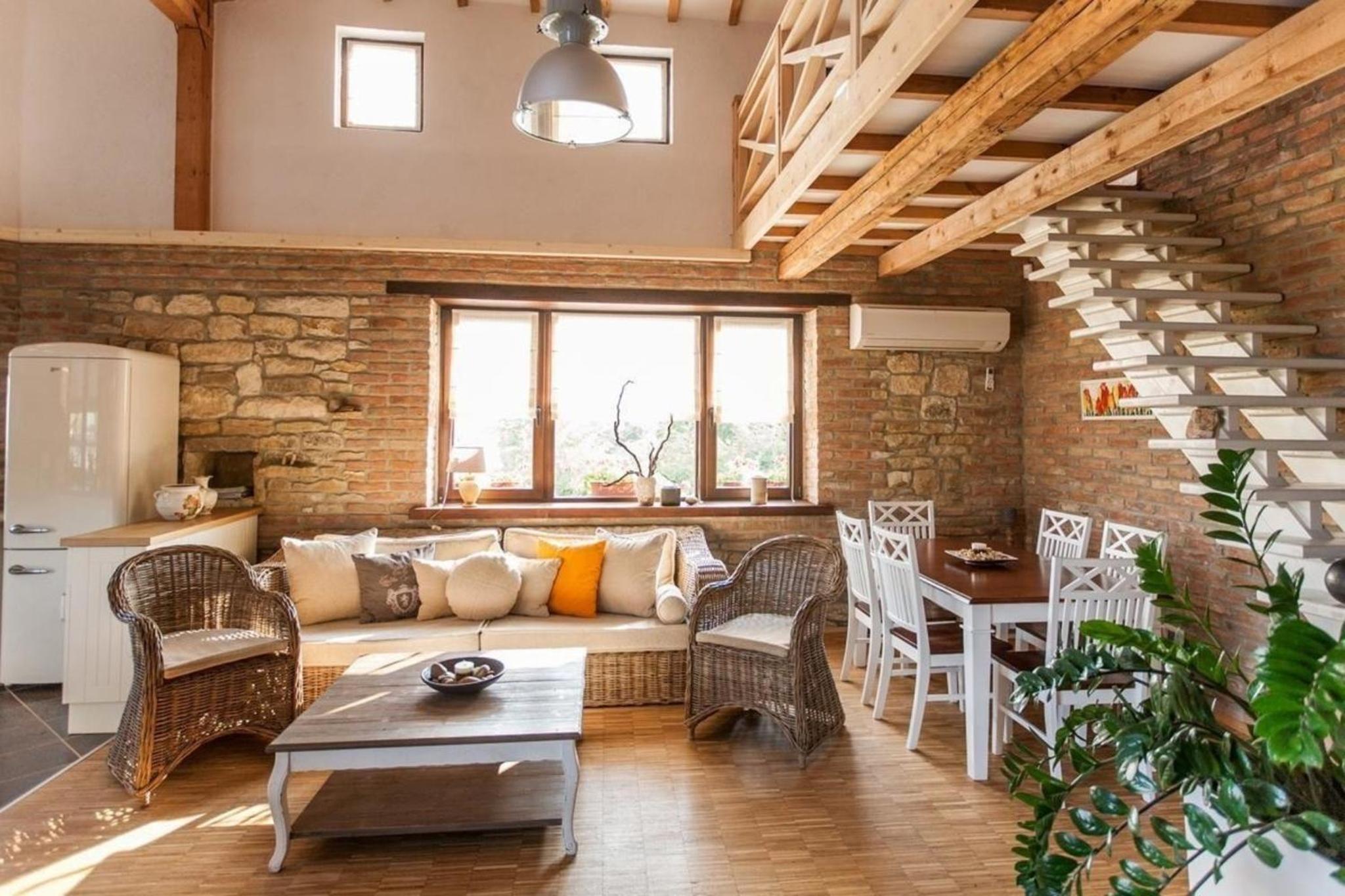 Ferienhaus auf zwei Etagen, mit Garten und überdachtem Grillplatz