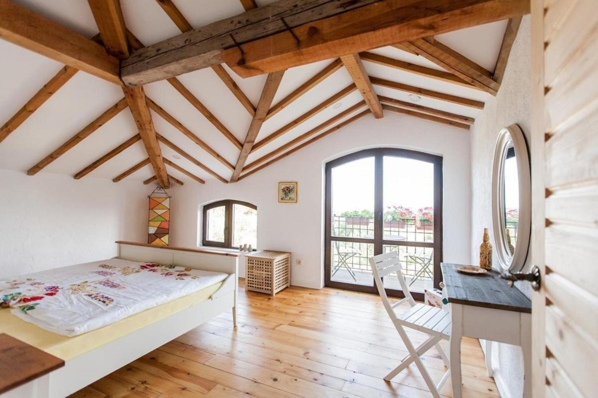 Ferienhaus auf zwei Etagen, mit Garten und überdachtem Grillplatz