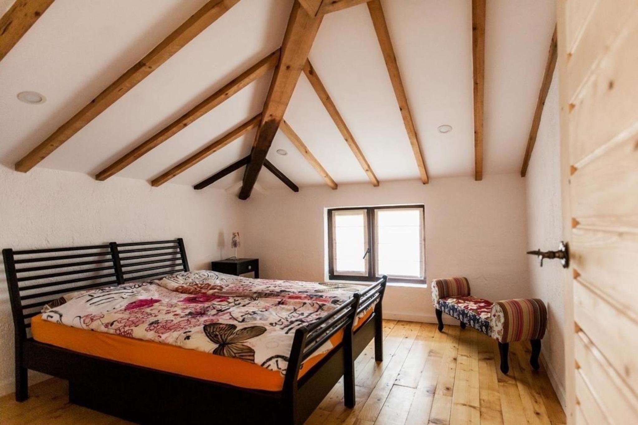 Ferienhaus auf zwei Etagen, mit Garten und überdachtem Grillplatz