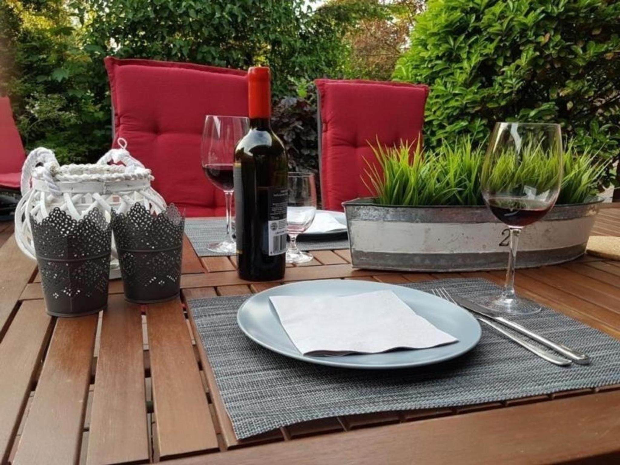 Große Ferienwohnung in Burhave mit Eigener Terrasse