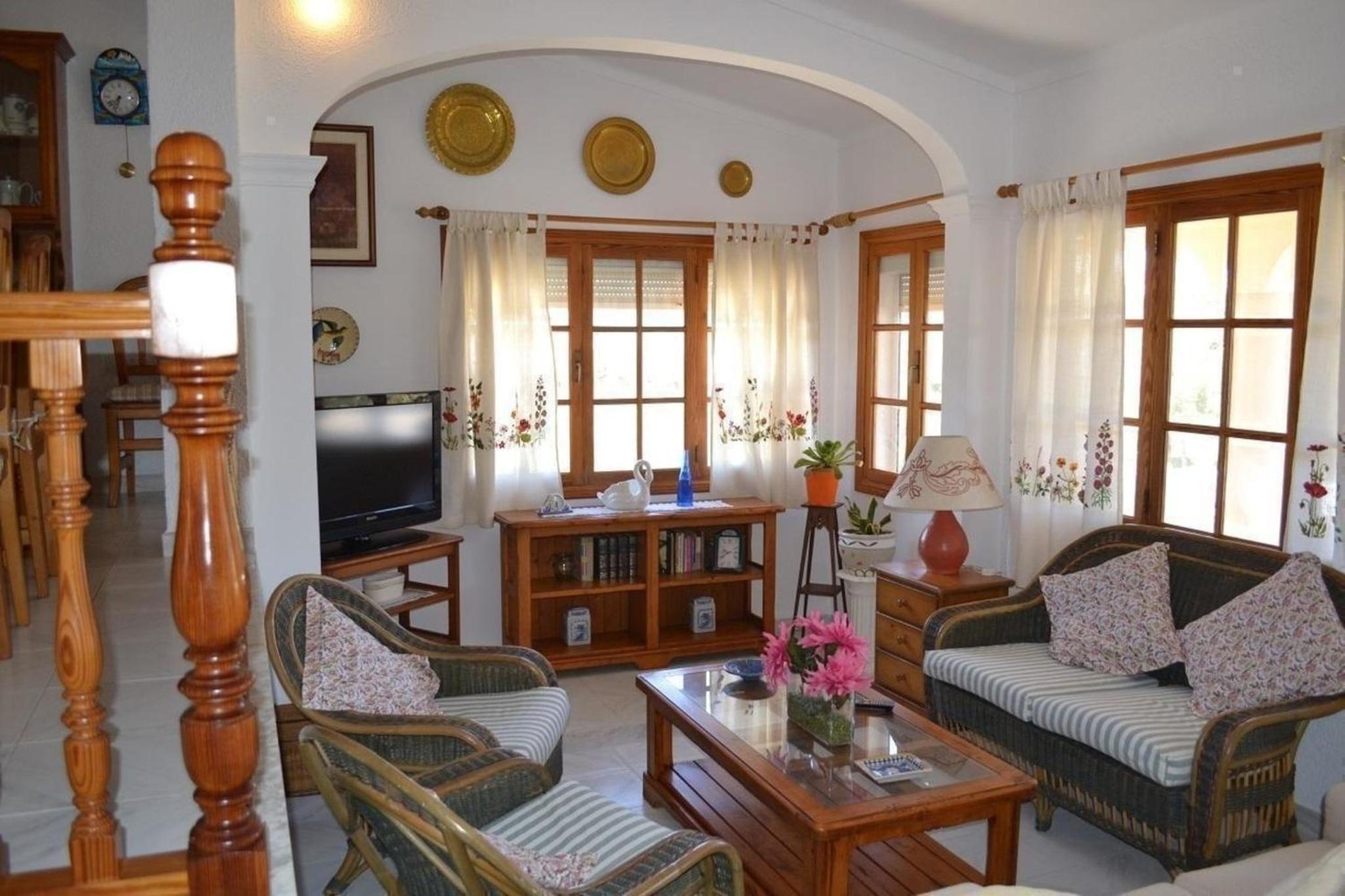 Geräumiges Ferienhaus mit Terrasse und Meerblick