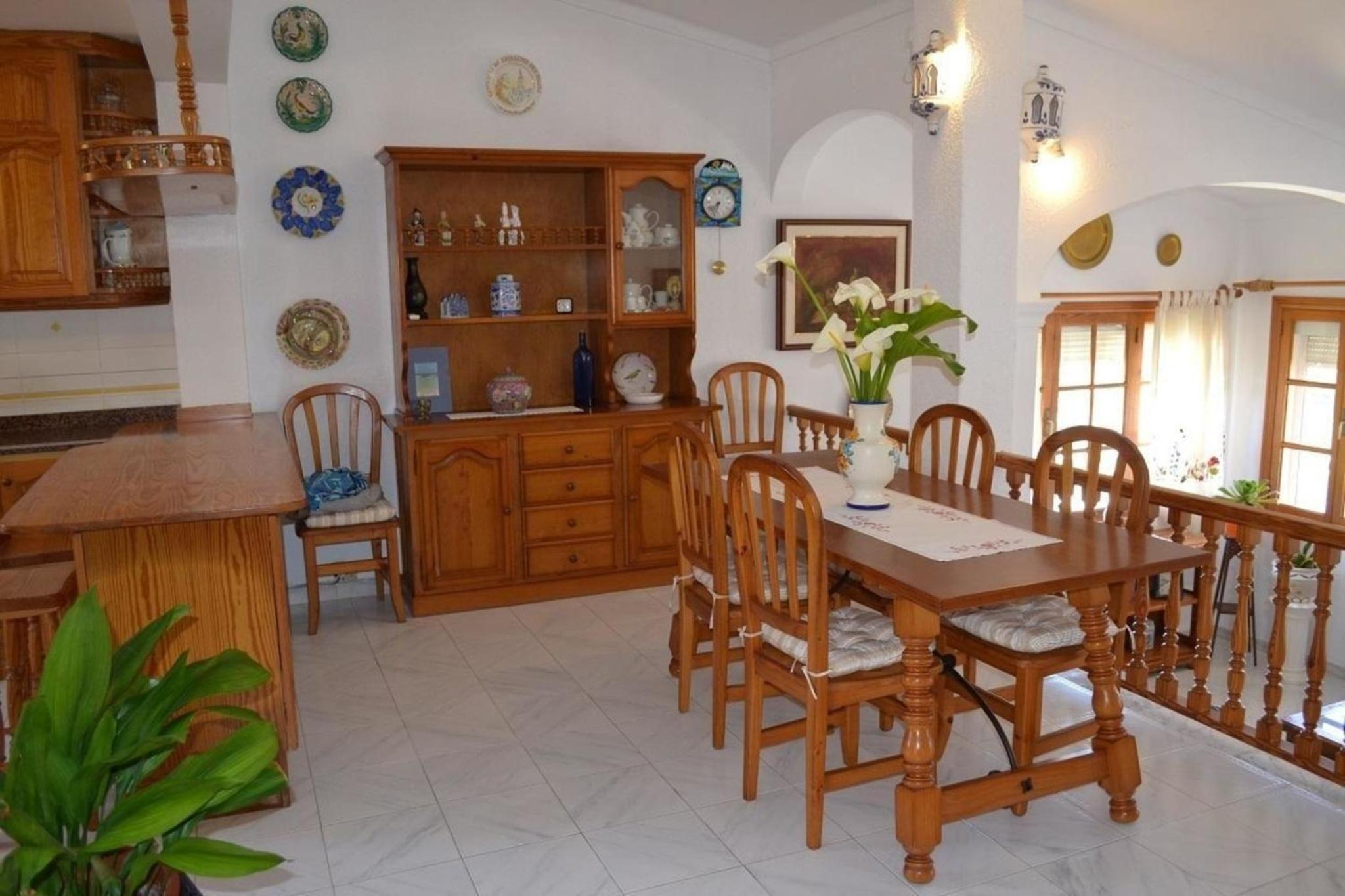 Geräumiges Ferienhaus mit Terrasse und Meerblick