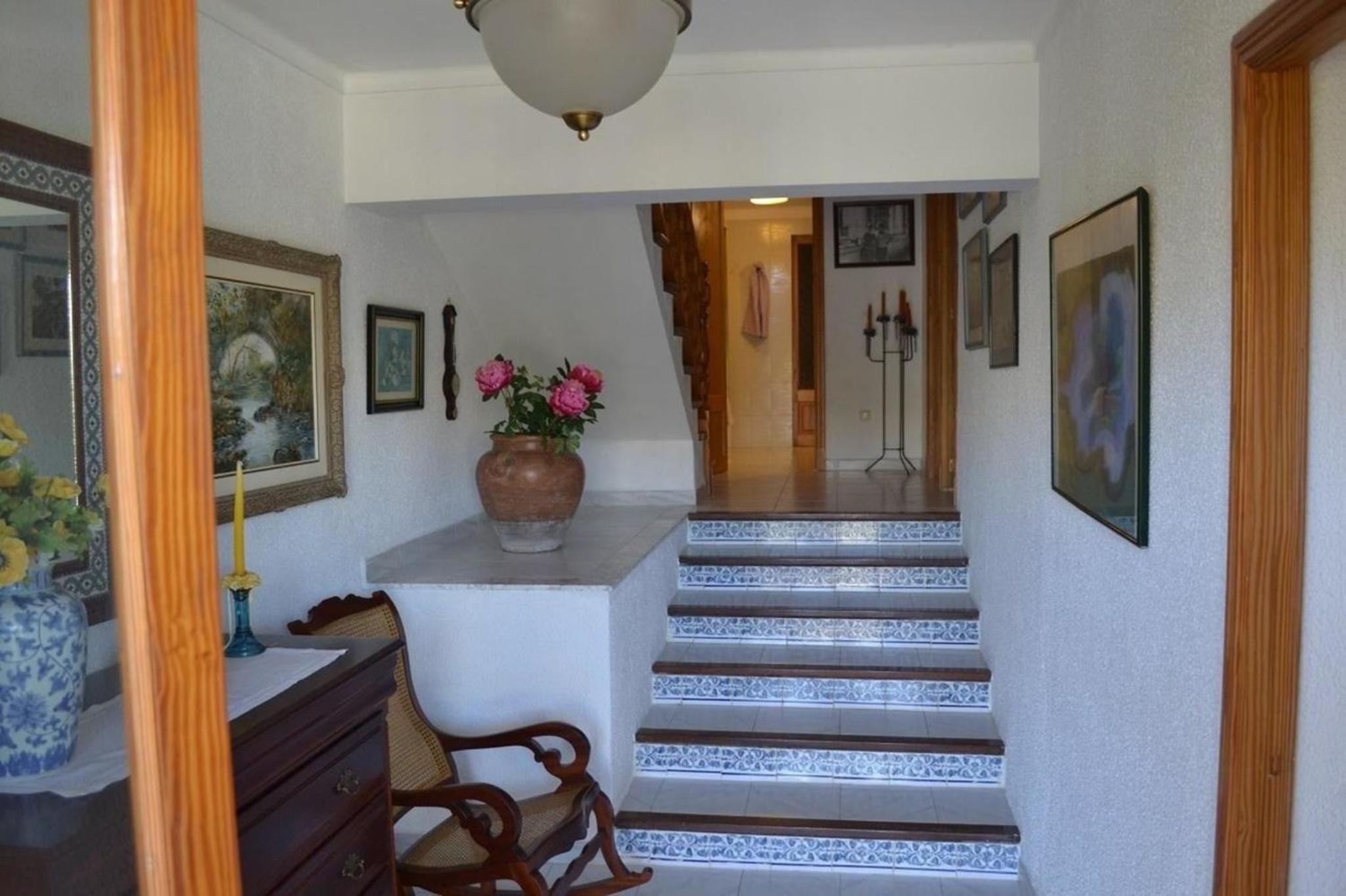 Geräumiges Ferienhaus mit Terrasse und Meerblick