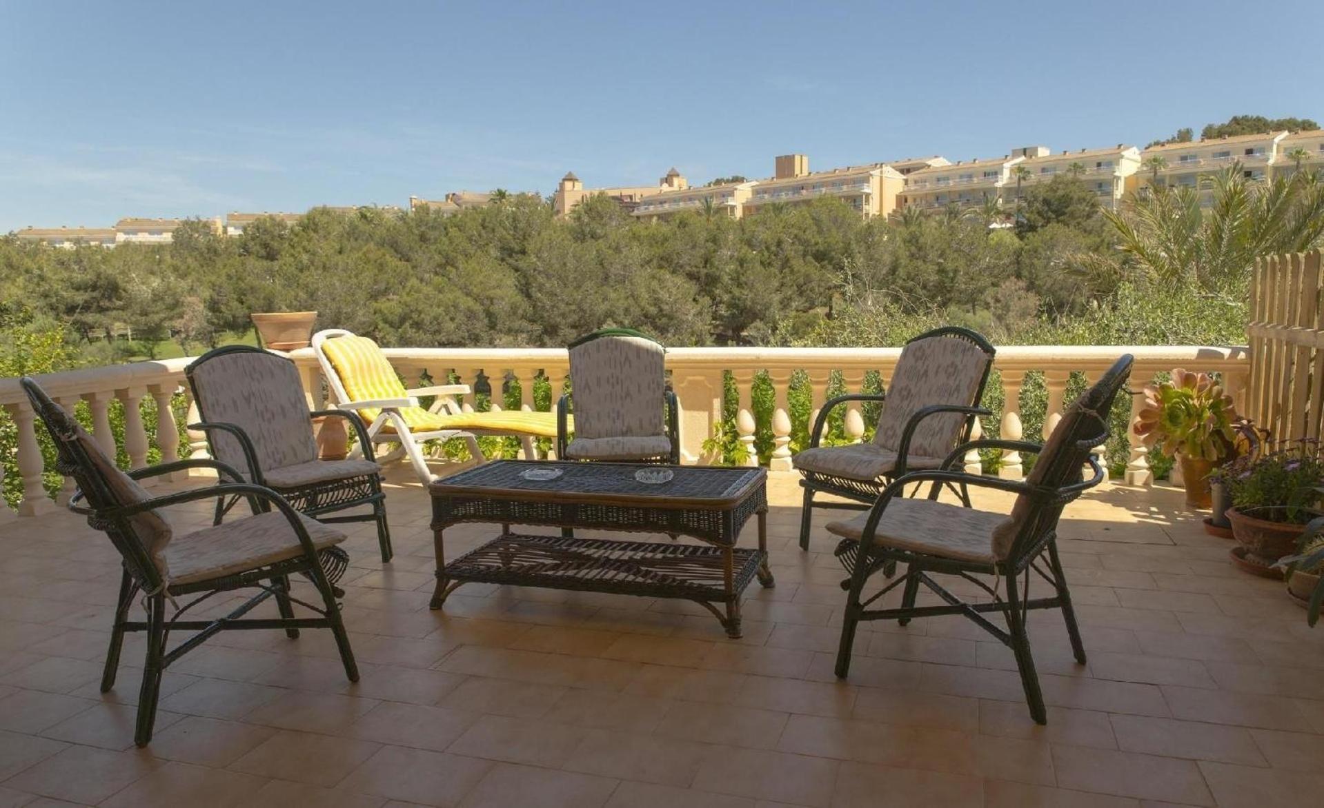 Geräumiges Ferienhaus mit Terrasse und Meerblick