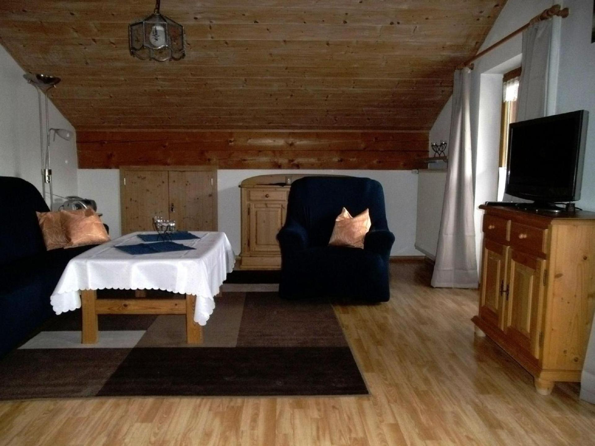 Dachgeschosswohnung Mit Toller Aussicht Vom Balkon
