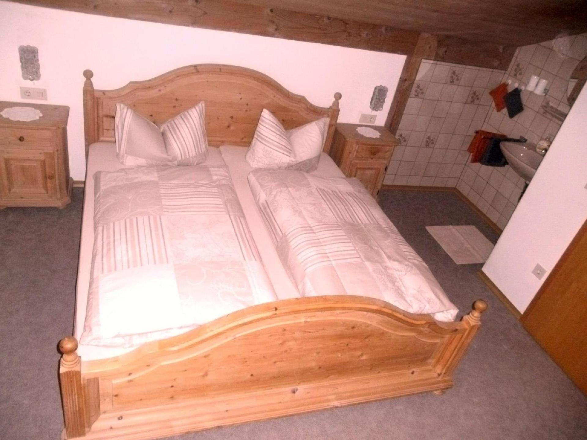 Dachgeschosswohnung Mit Toller Aussicht Vom Balkon