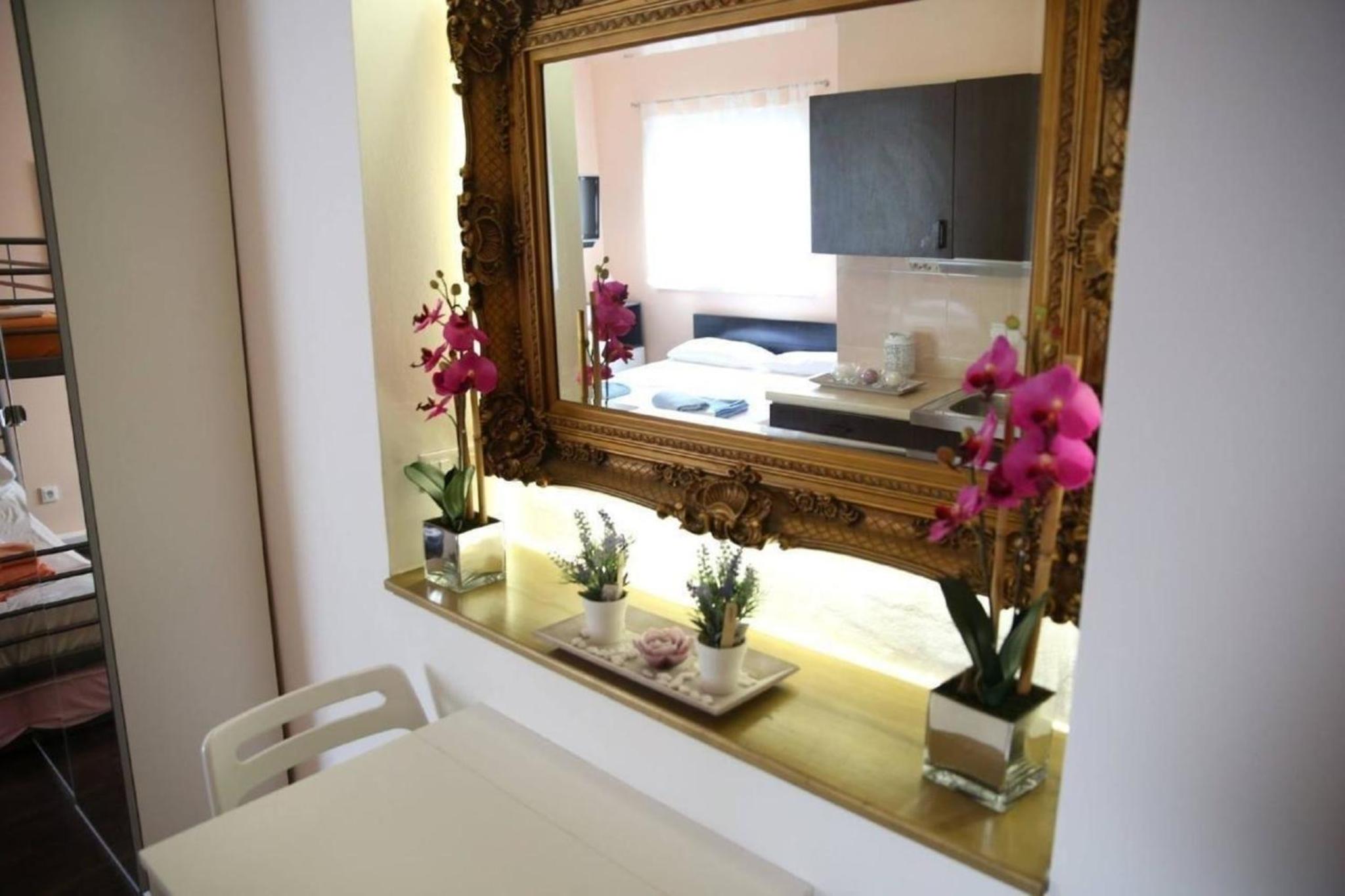 Villa Marica mit 10 einzelnen Studios direkt am Strand von Crikvenica view 2