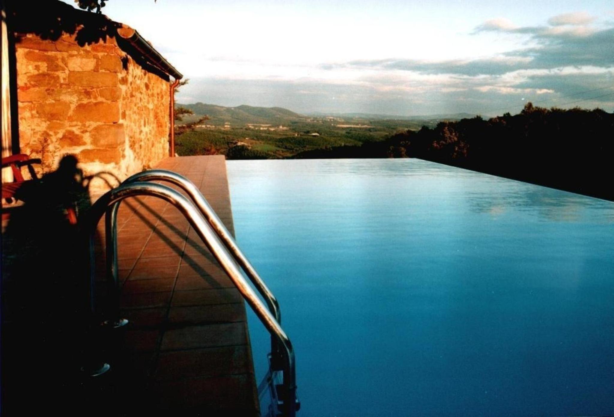 Toskana-Ferienwohnung mit Pool auf Weinberghügel
