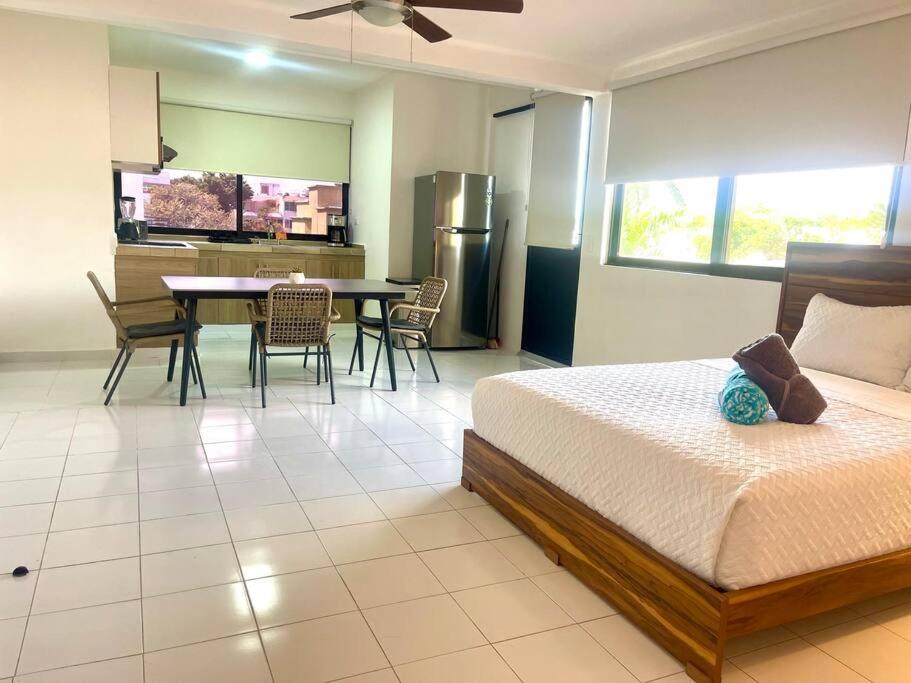 Deco5B Spacious Downtown Studio