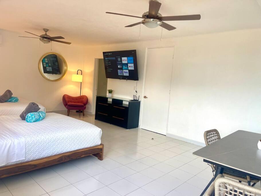 Deco5B Spacious Downtown Studio