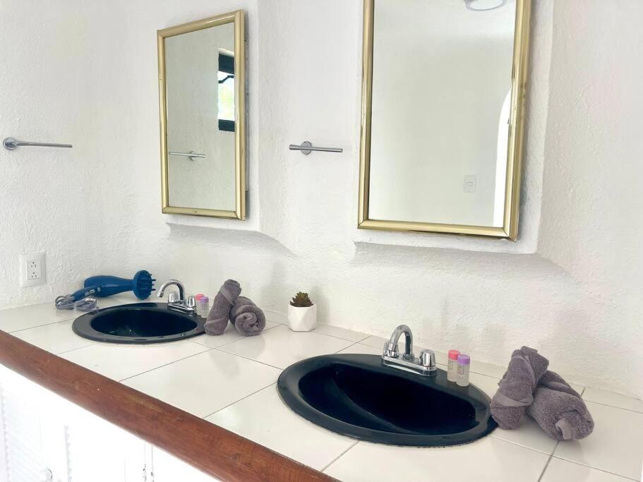 Deco5B Spacious Downtown Studio