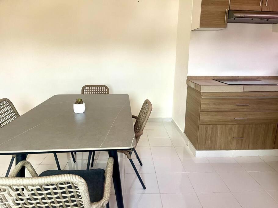 Deco5B Spacious Downtown Studio