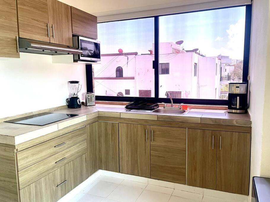 Deco5B Spacious Downtown Studio