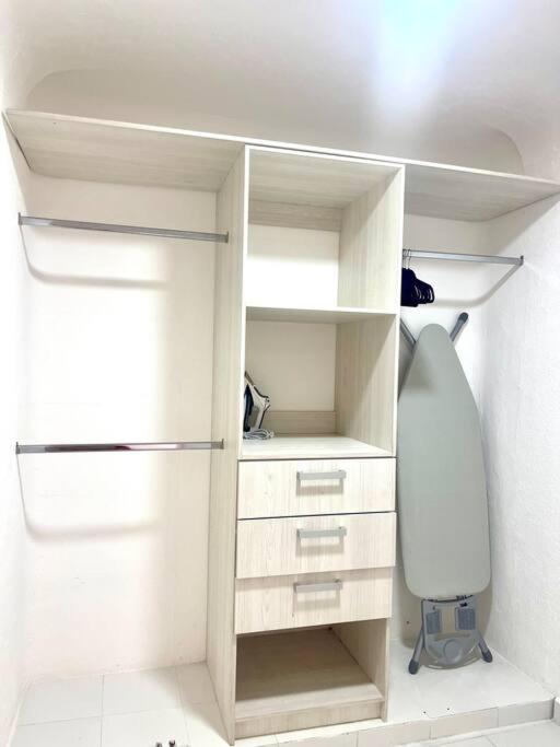 Deco5B Spacious Downtown Studio