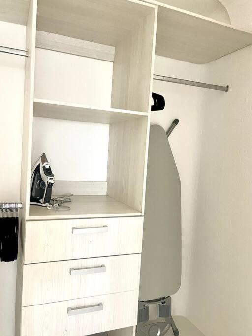 Deco5B Spacious Downtown Studio