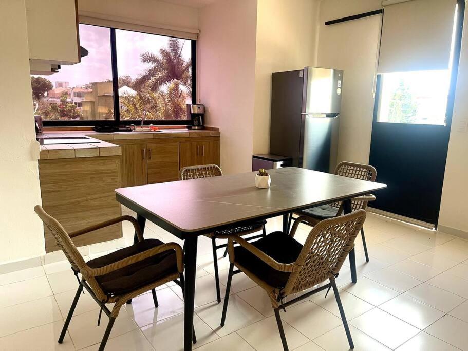 Deco5B Spacious Downtown Studio