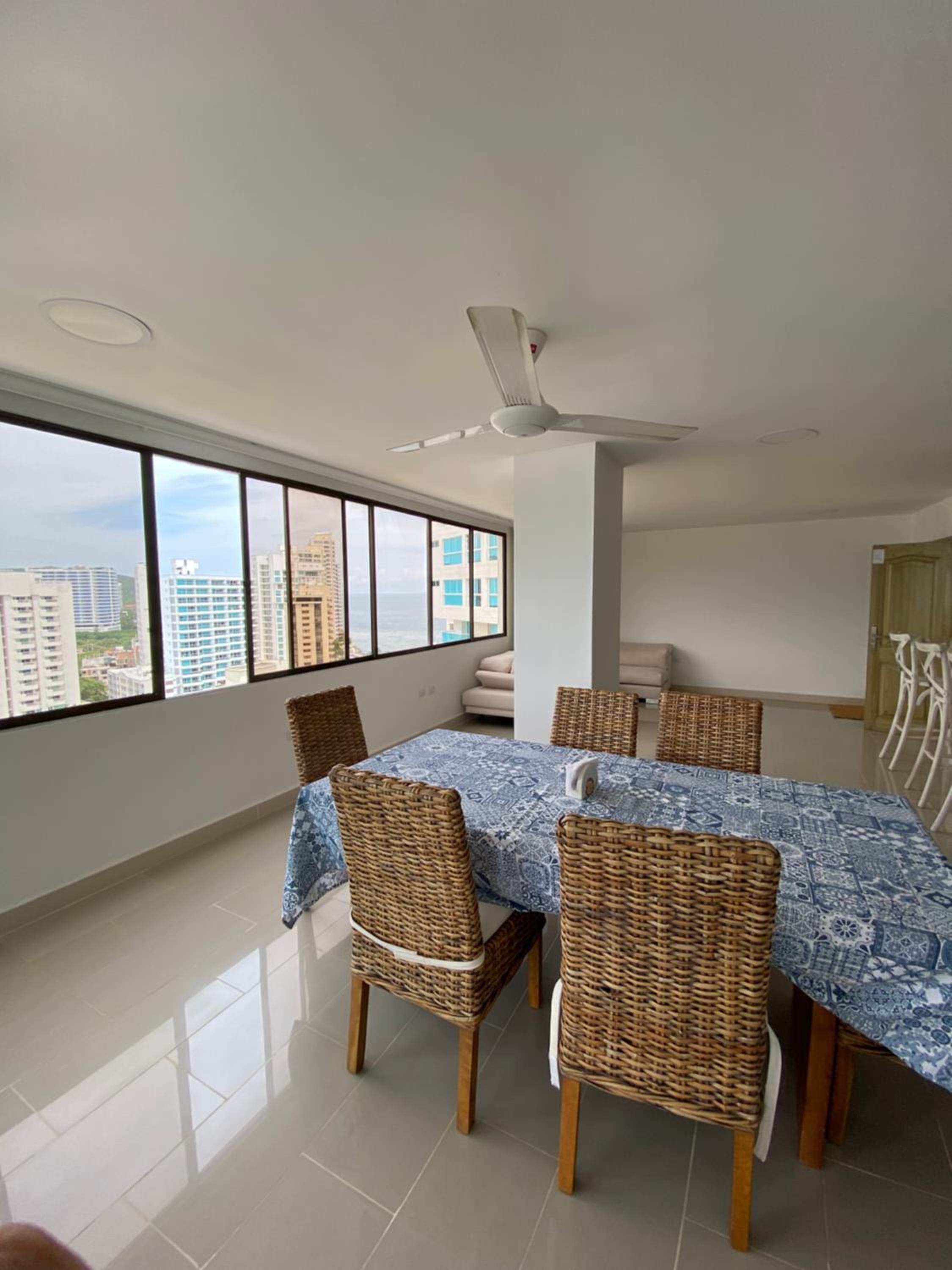 Espectacular apartamento con vista al mar y cerca
