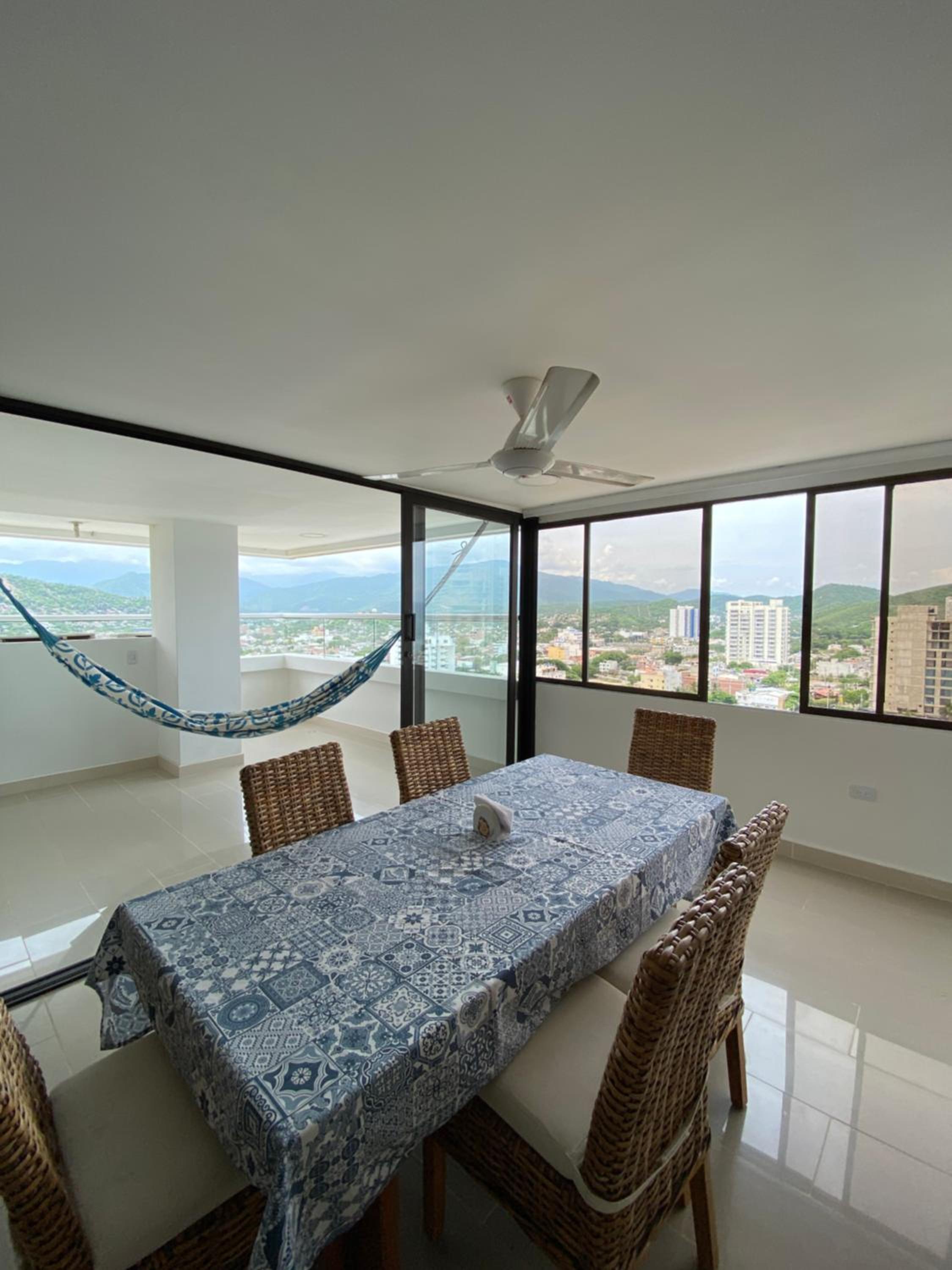Espectacular apartamento con vista al mar y cerca