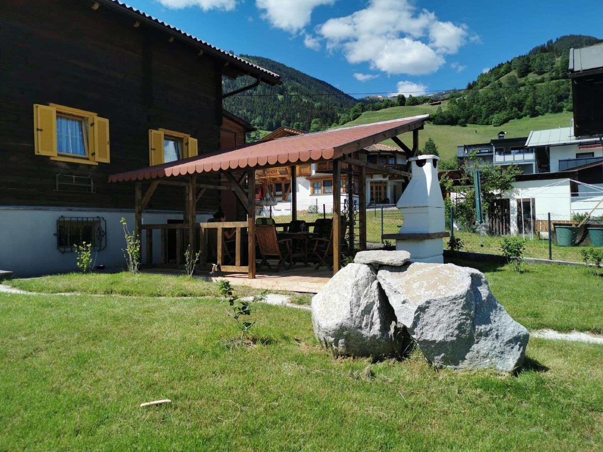Ferienhaus in Uttendorf mit Garten und Terrasse