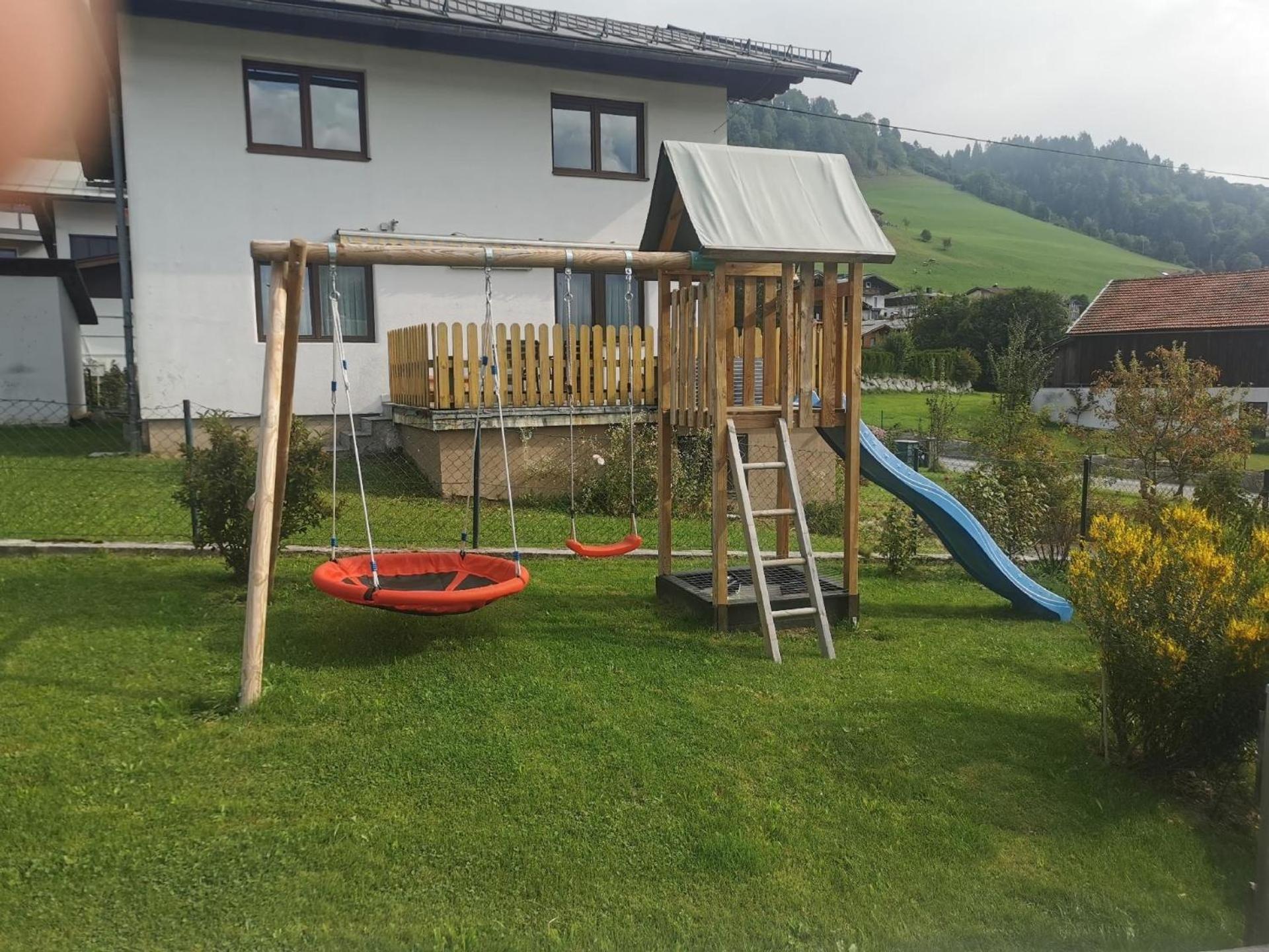 Ferienhaus in Uttendorf mit Garten und Terrasse