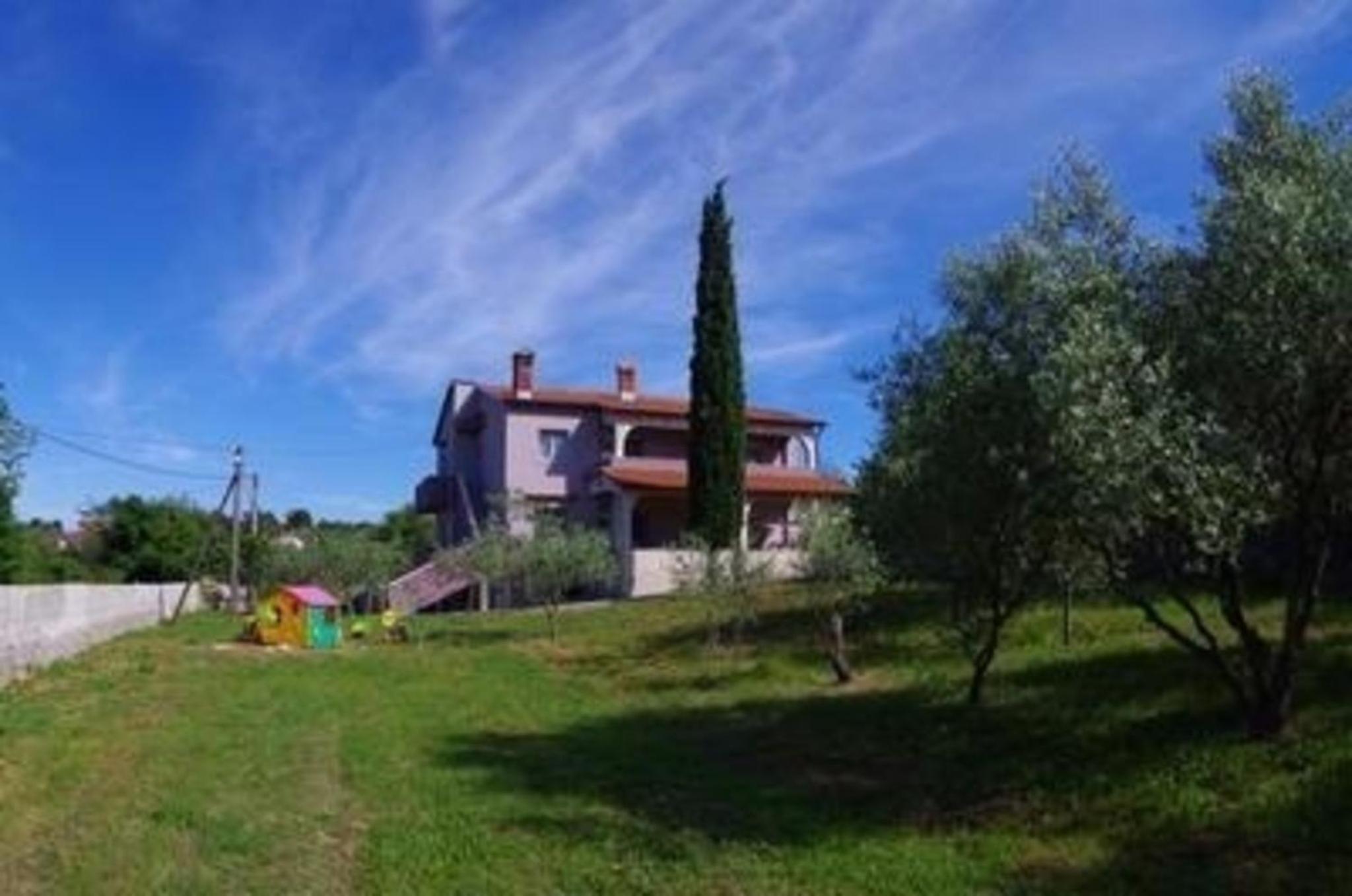 Ferienwohnung in Rakalj mit Grill und Garten