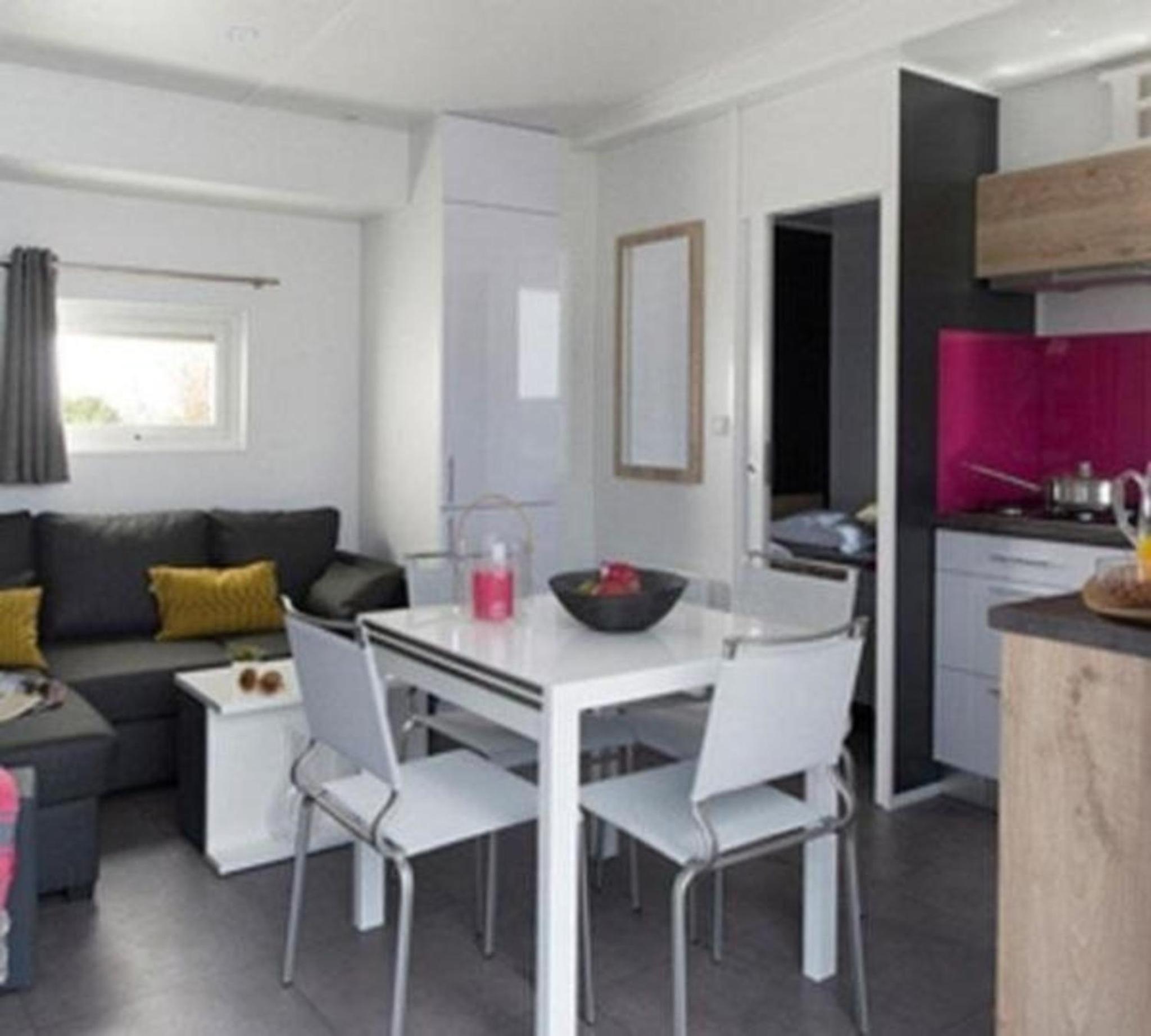 Nettes Ferienhaus in Wackersdorf mit Sauna, Grill und Whirlpool