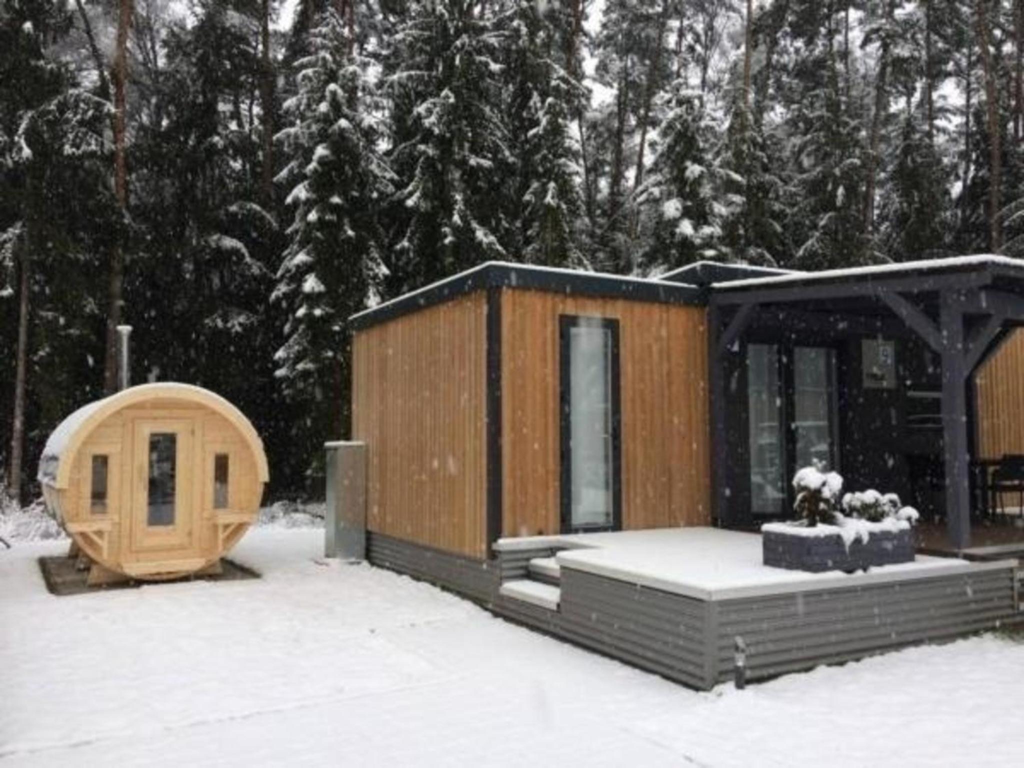 Nettes Ferienhaus in Wackersdorf mit Sauna, Grill und Whirlpool