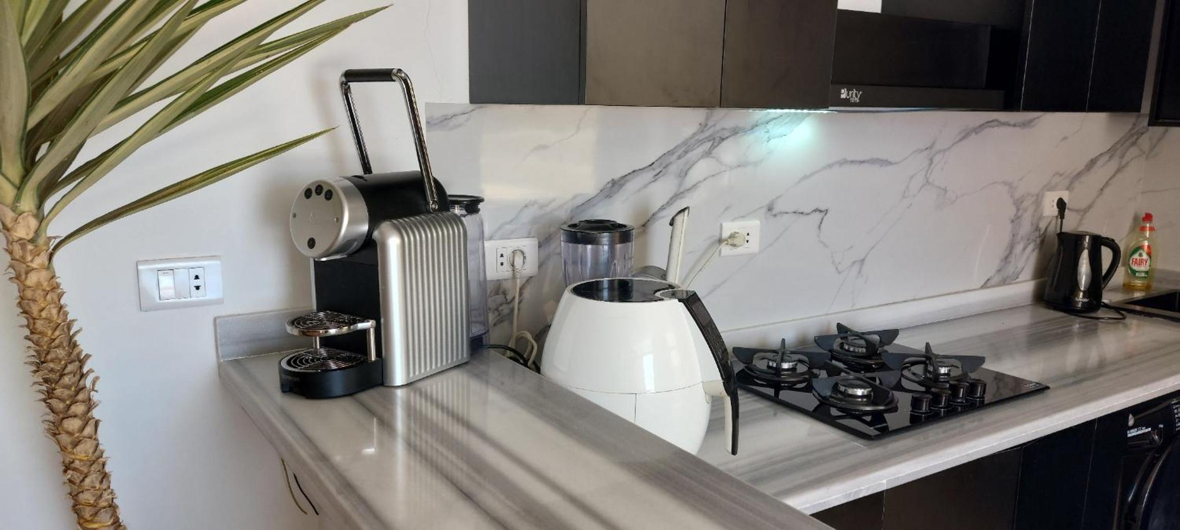 Luxe flat met privé strand en zwembaden
