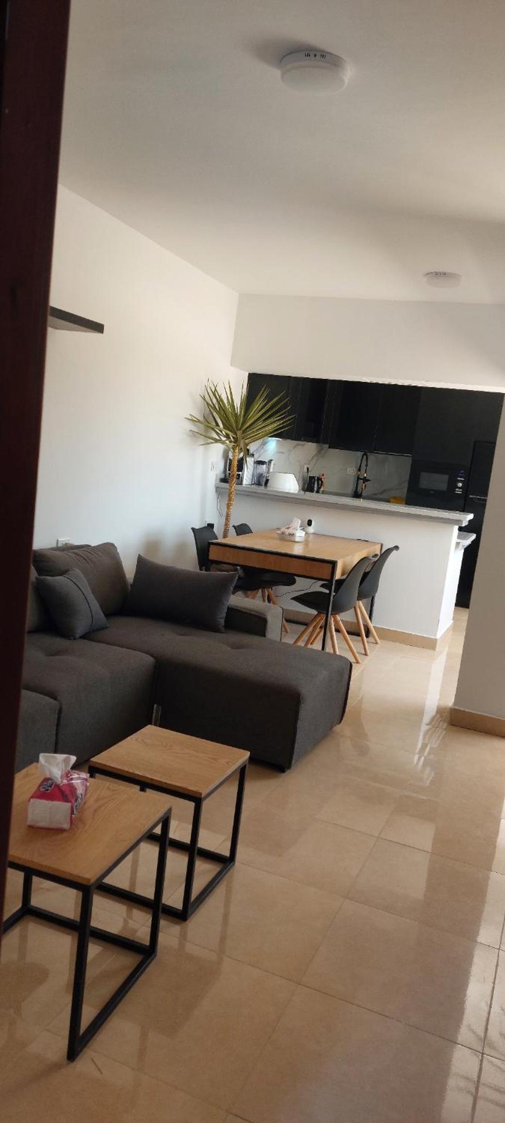 Luxe flat met privé strand en zwembaden