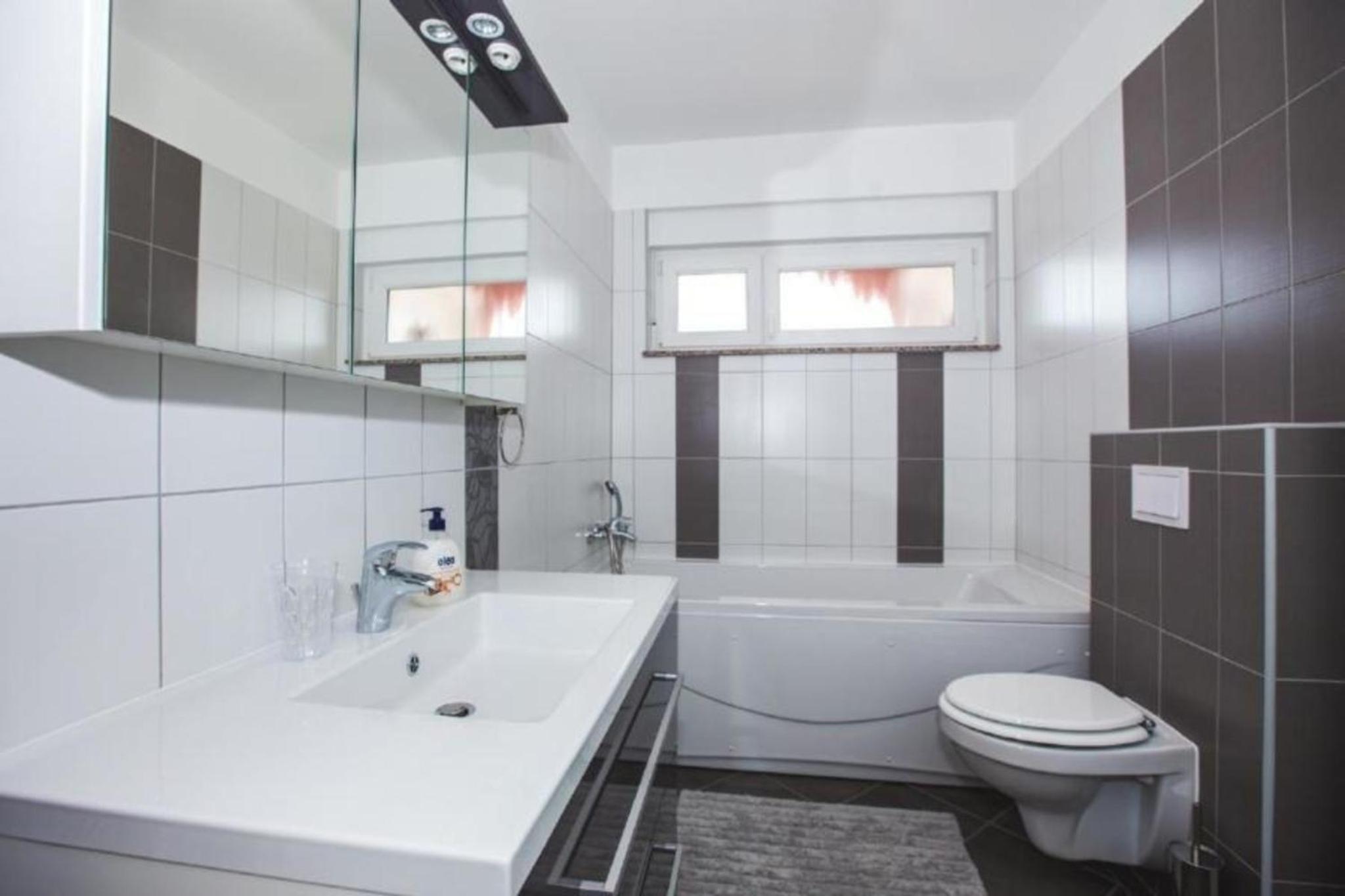 Geräumige Wohnung in Lopar mit Terrasse, Grill und Garten