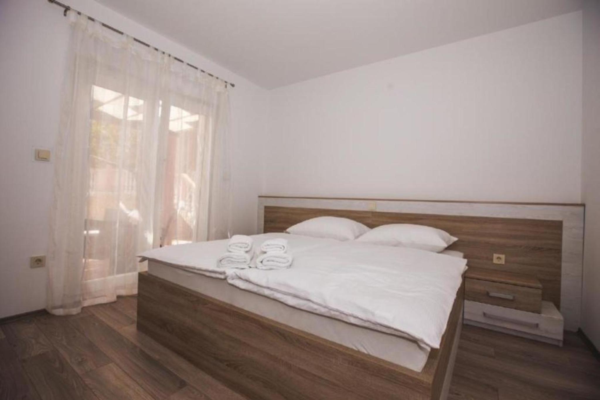 Geräumige Wohnung in Lopar mit Terrasse, Grill und Garten