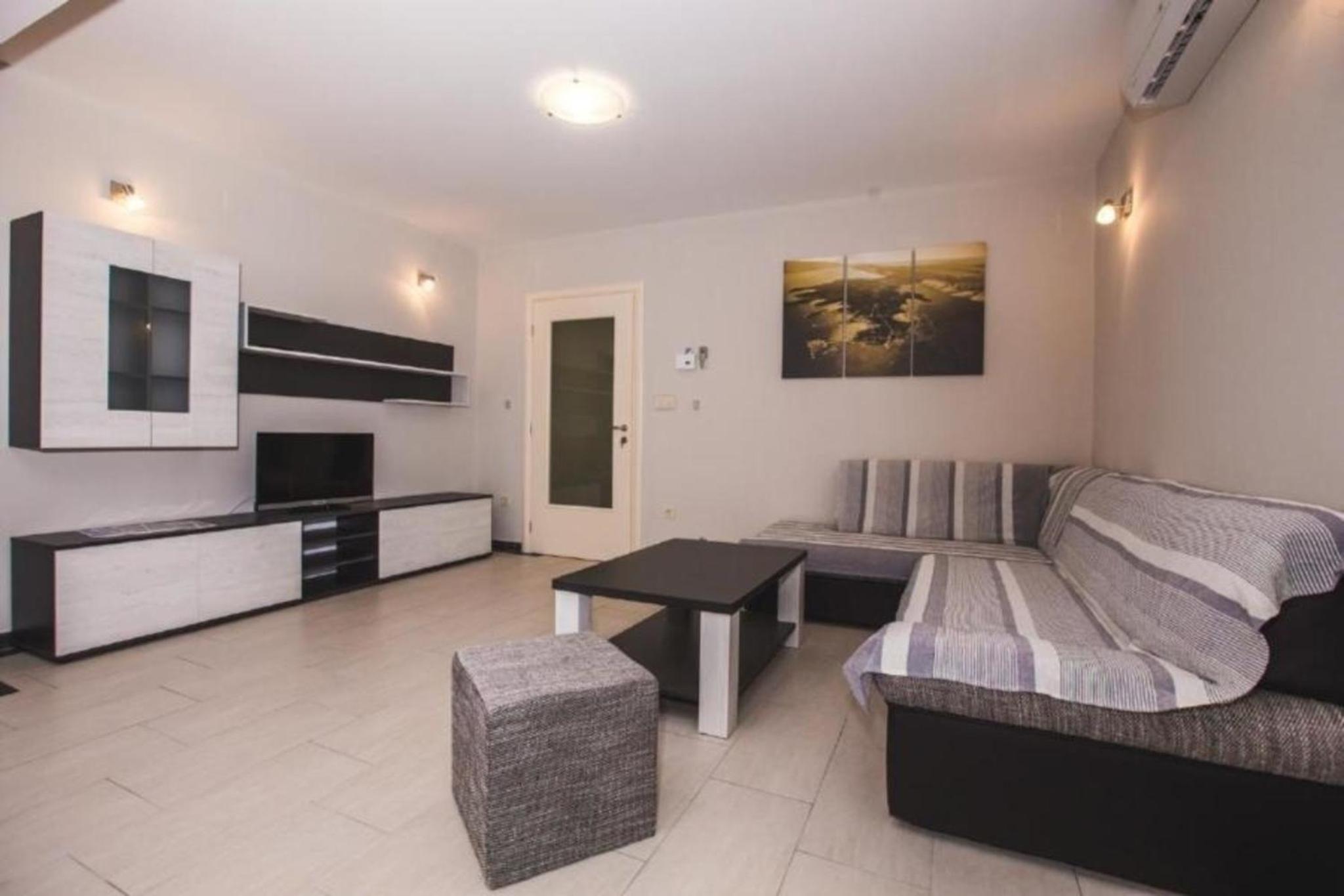 Geräumige Wohnung in Lopar mit Terrasse, Grill und Garten