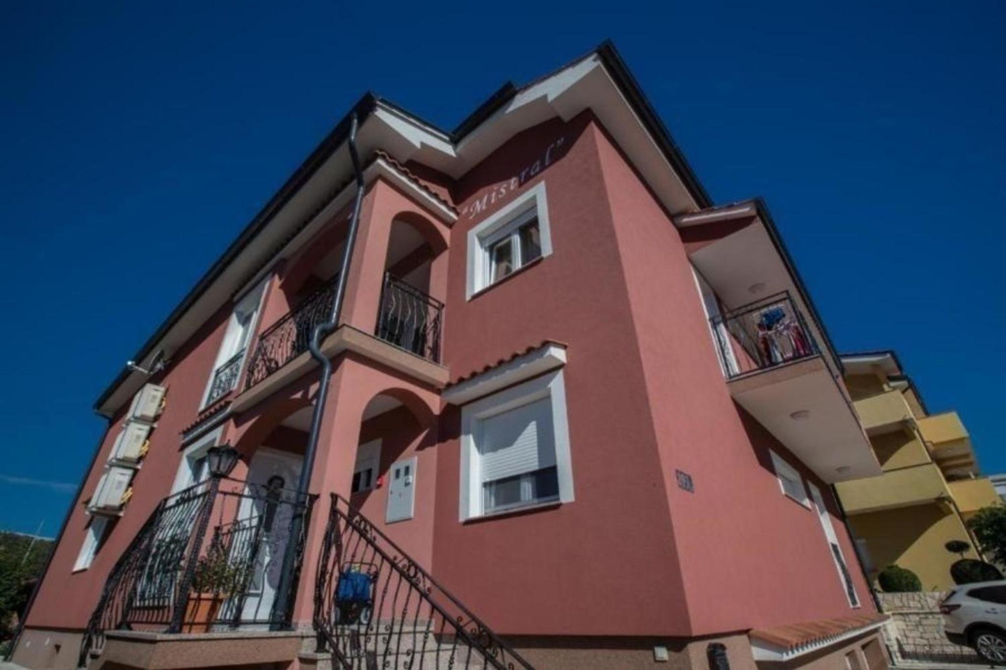 Geräumige Wohnung in Lopar mit Terrasse, Grill und Garten