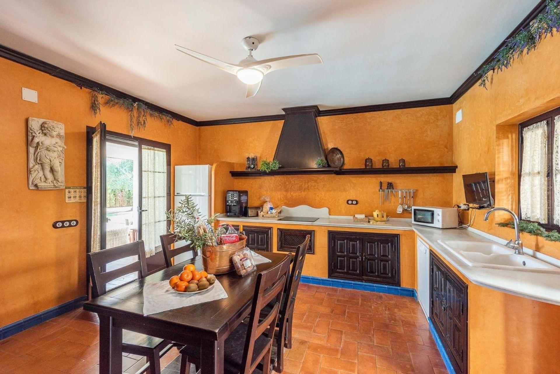 Tolles Ferienhaus in Marchena mit Privatem Pool