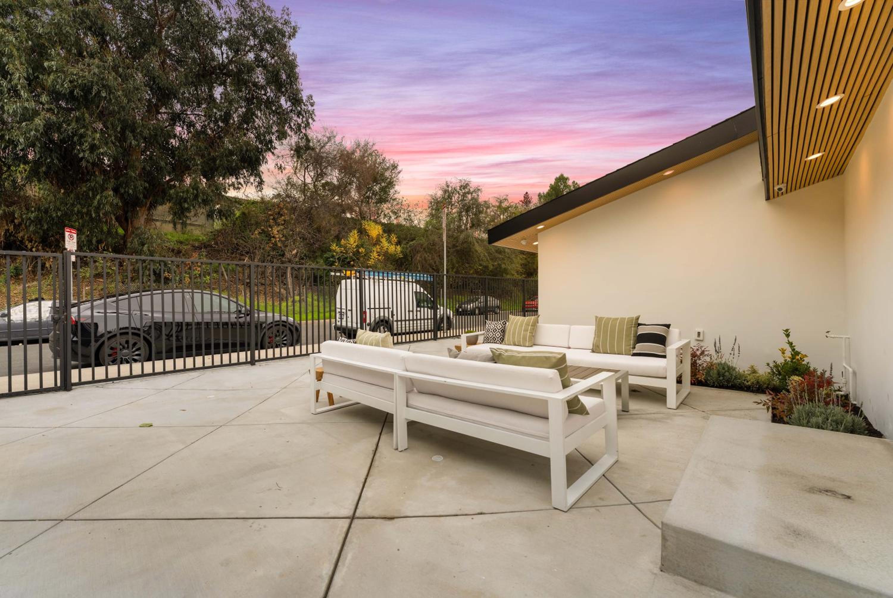 Modern Spacious 3BR Residence, Game room, Parking