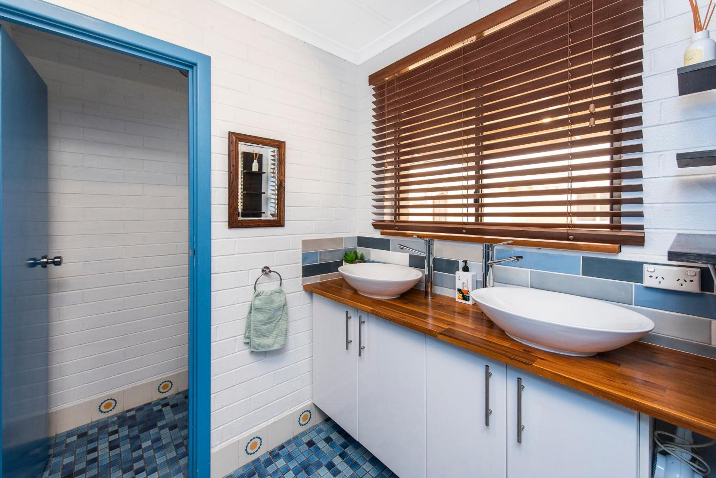 Lano Beach House