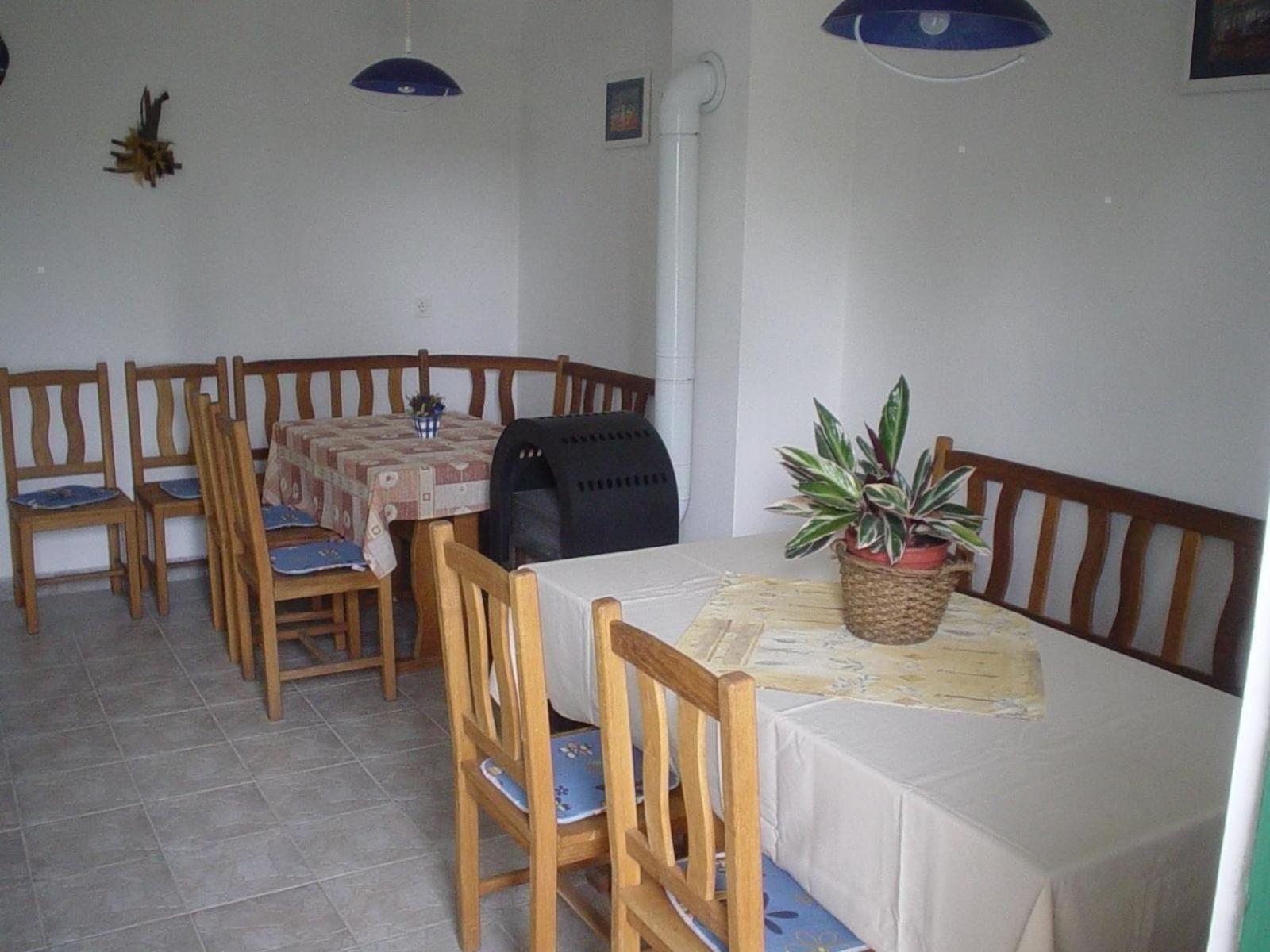 Gemütliches Ferienhaus Legedi mit Grill